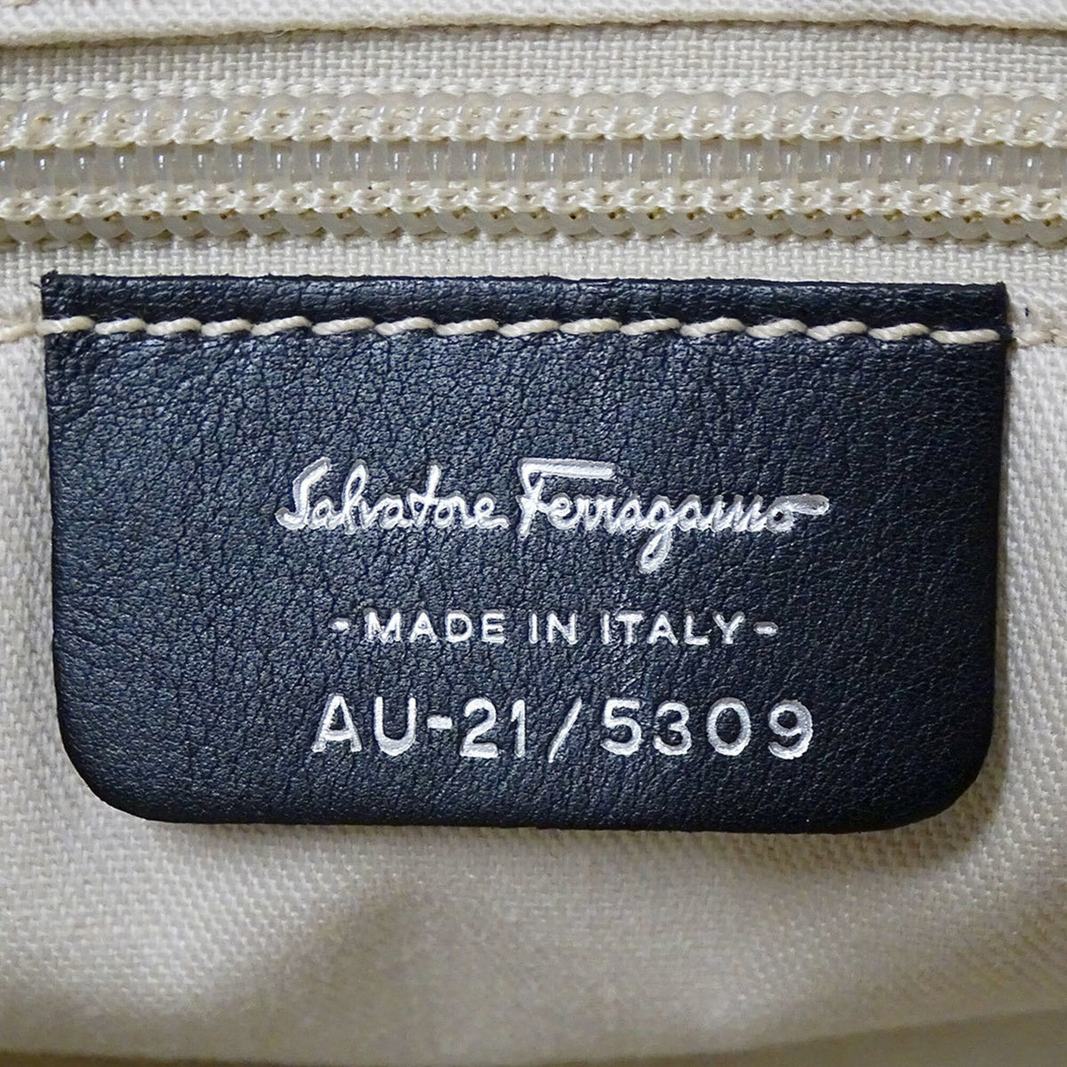 Salvatore Ferragamo Black Leather Handbag Shoulder Bag (Pre-Owned)