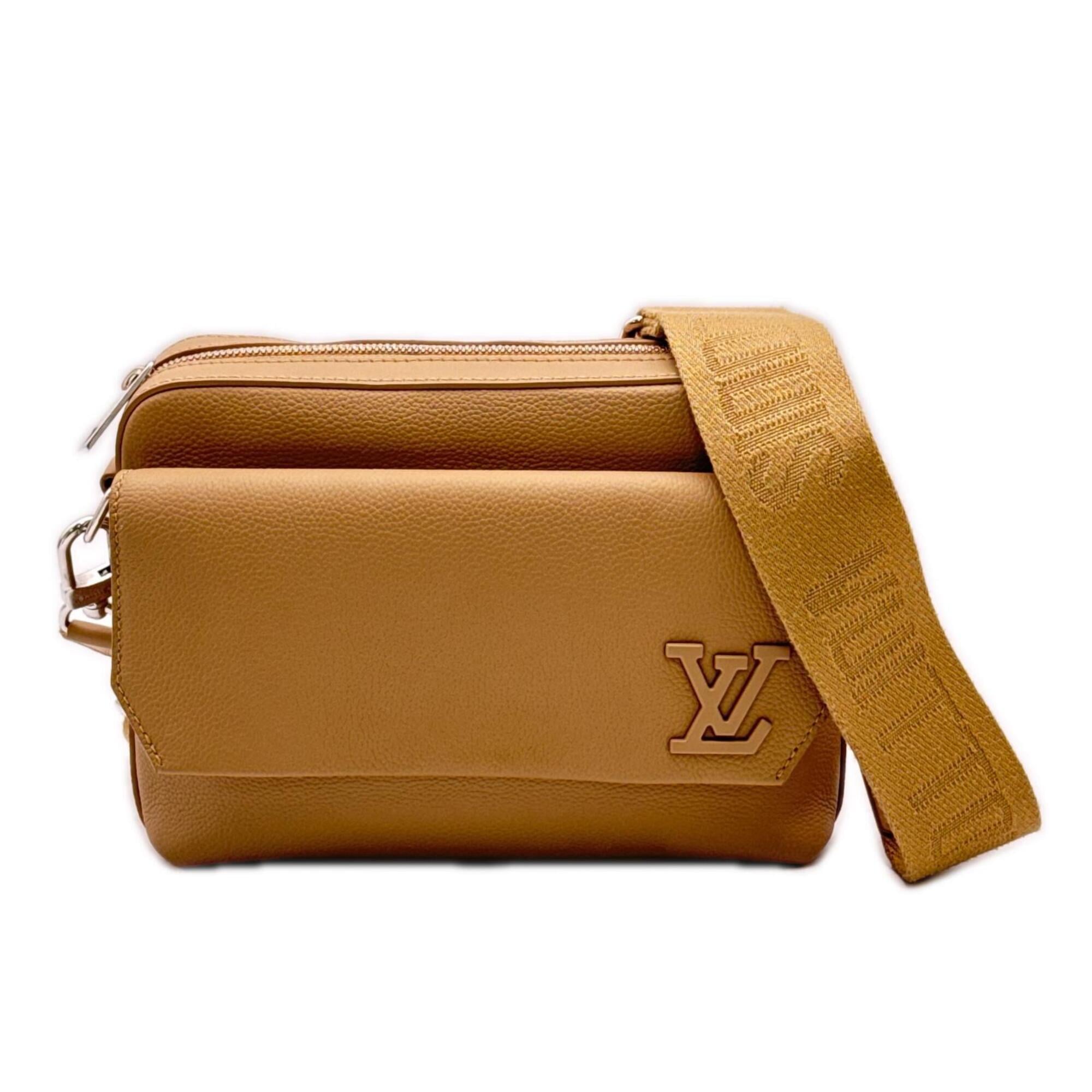 Louis Vuitton Beige Shoulder Bag (Pre-Owned)