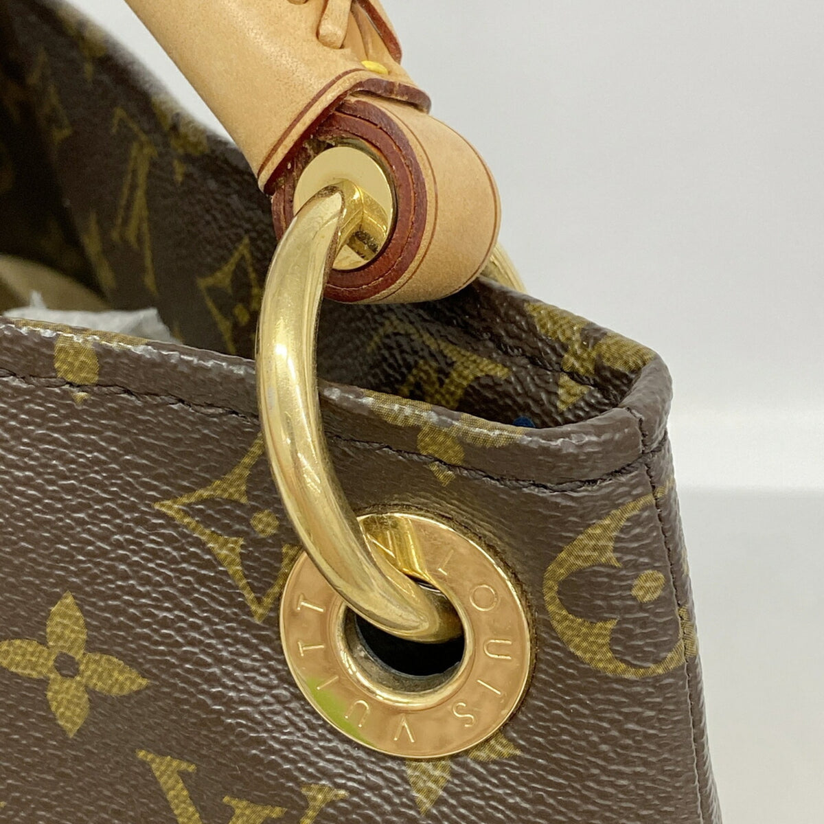 Louis Vuitton Brown Shoulder Bag (Pre-Owned)