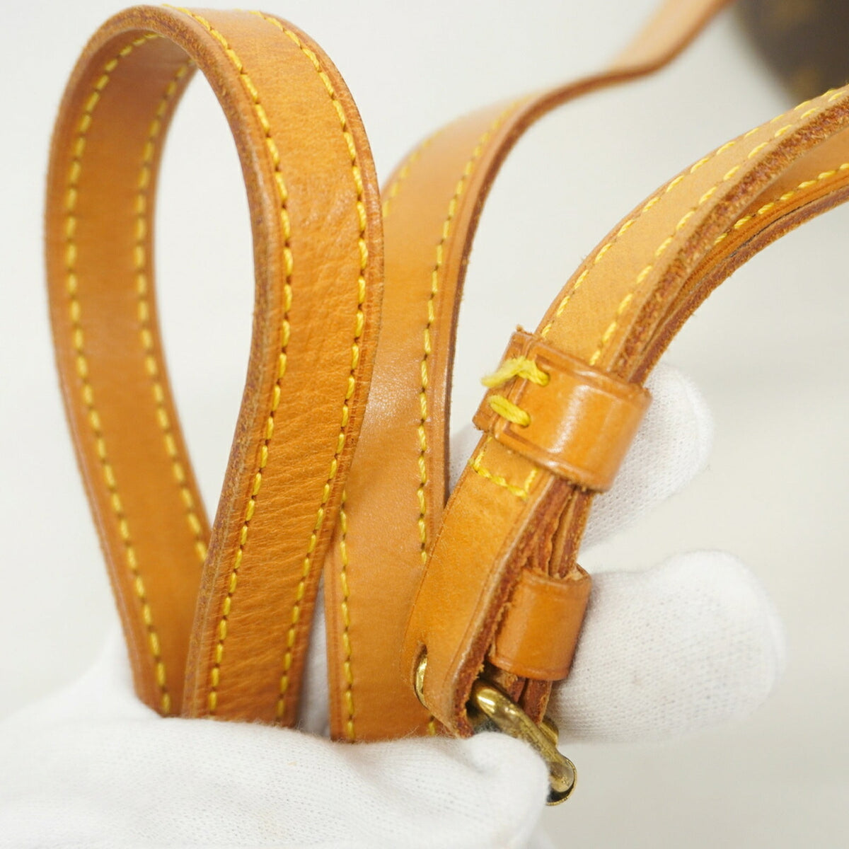 Louis Vuitton Brown Shoulder Bag (Pre-Owned)