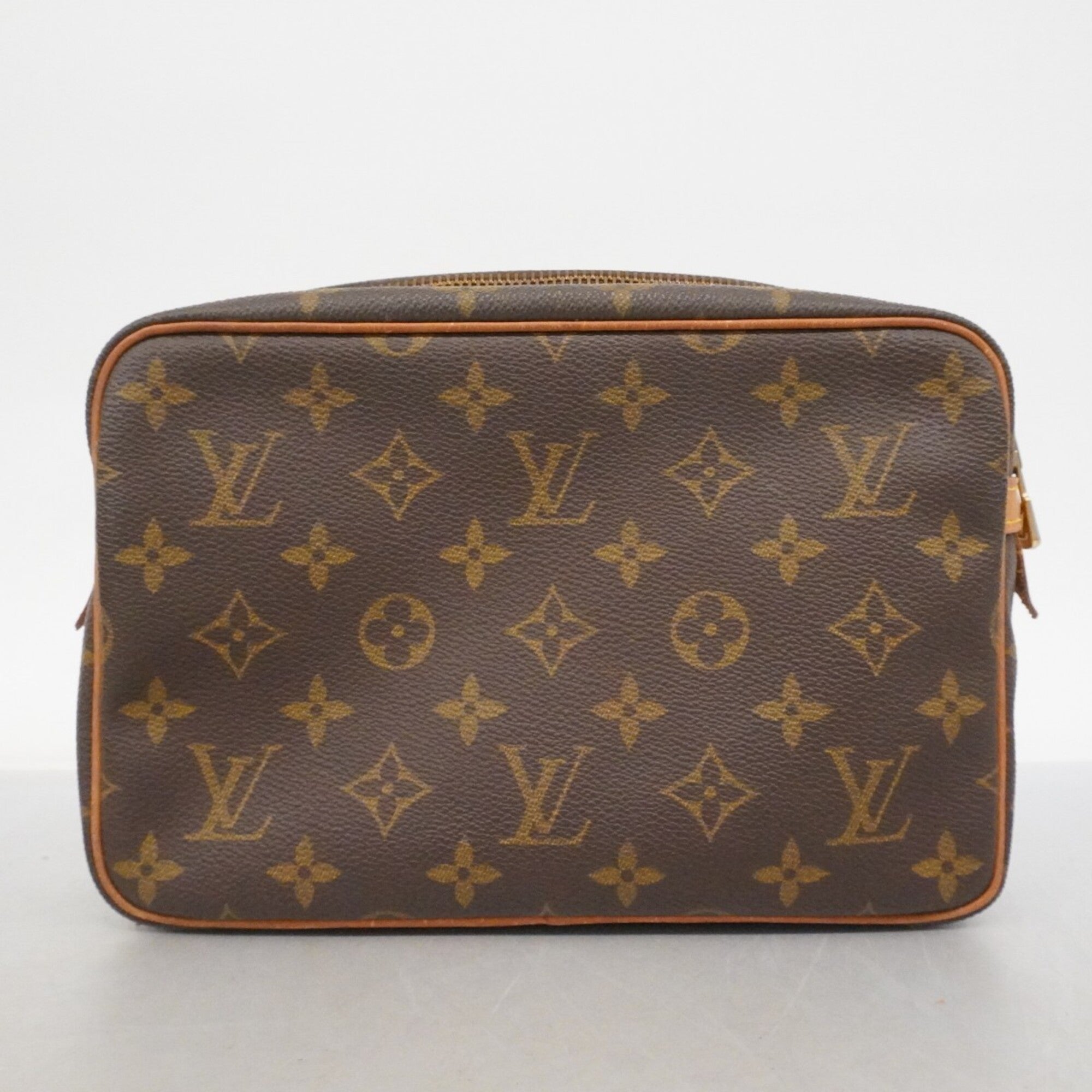 Louis Vuitton Brown Clutch Bag (Pre-Owned)