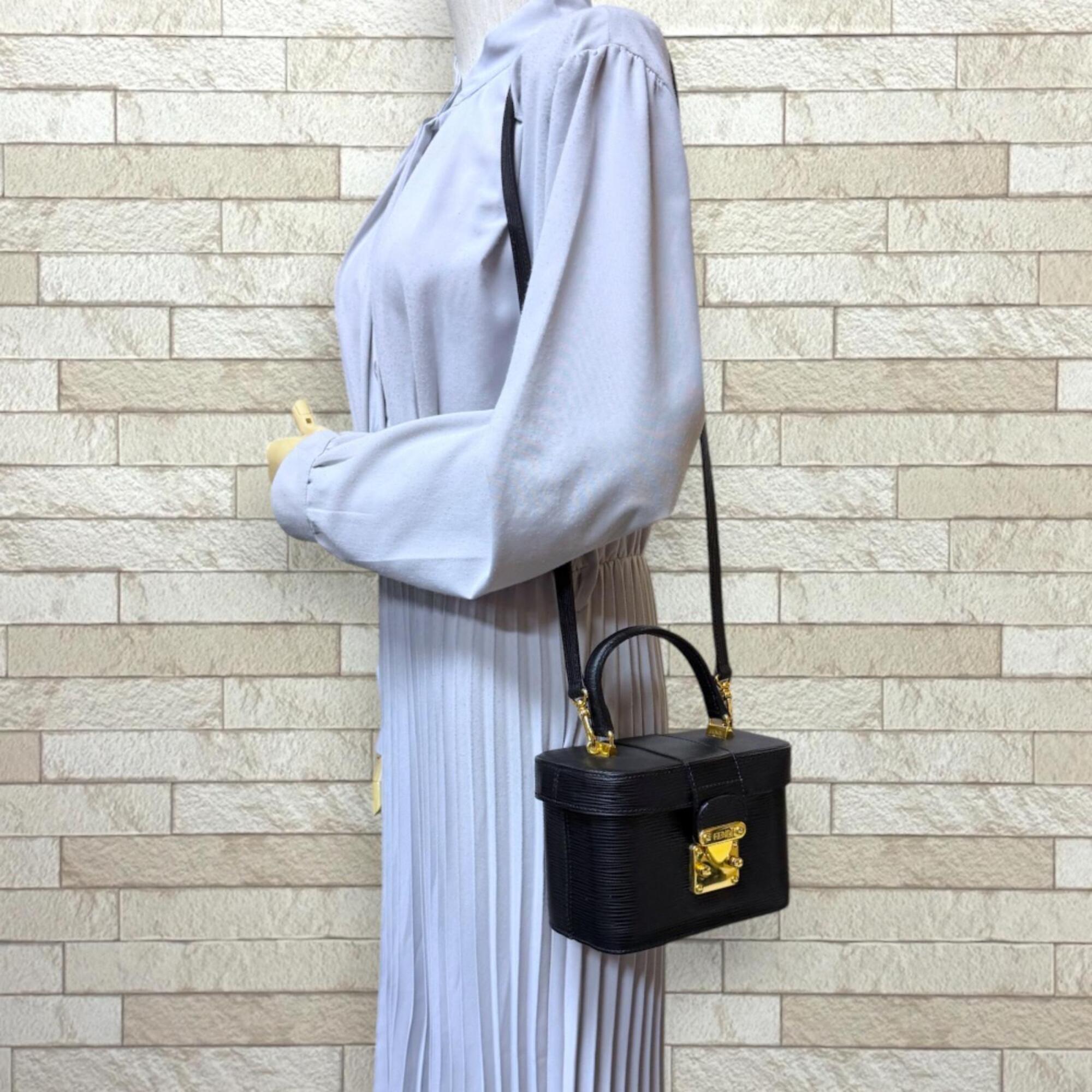 Fendi Black Leather Shoulder Bag (Pre-Owned)
