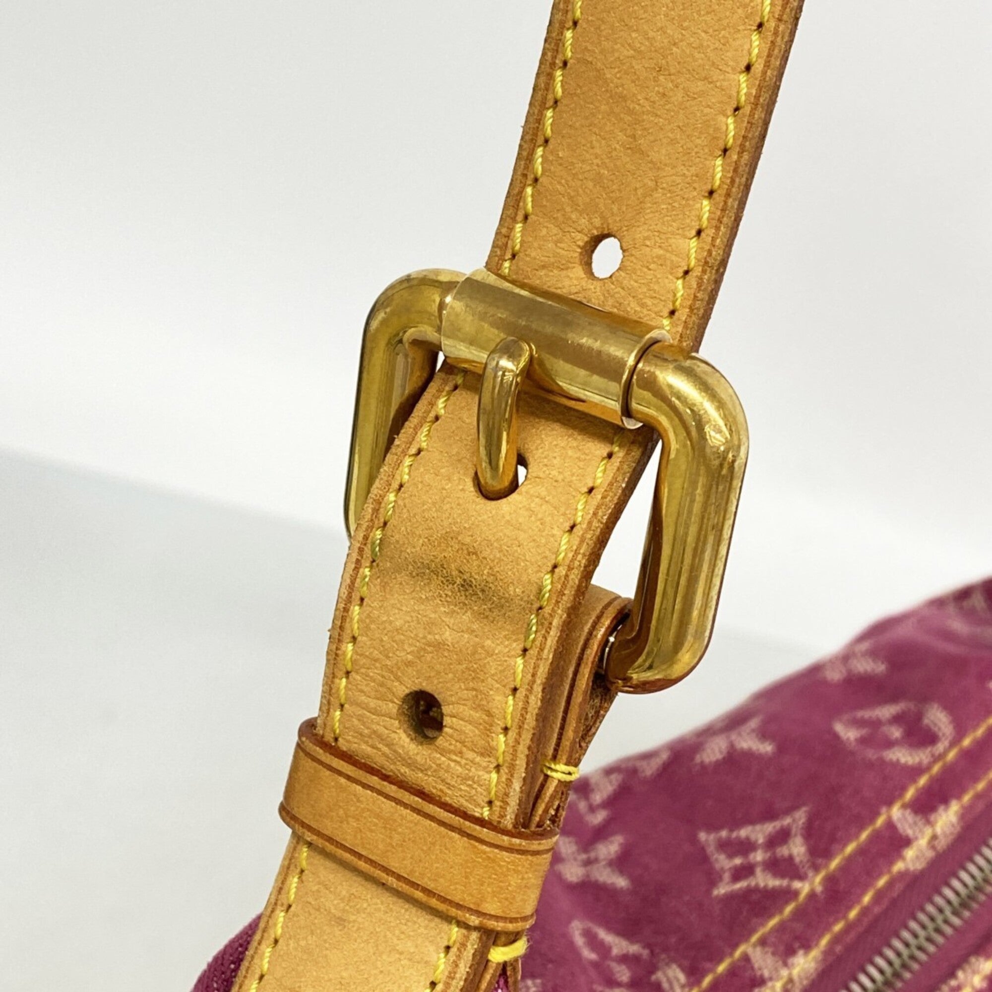 Louis Vuitton Fuchsia Shoulder Bag (Pre-Owned)
