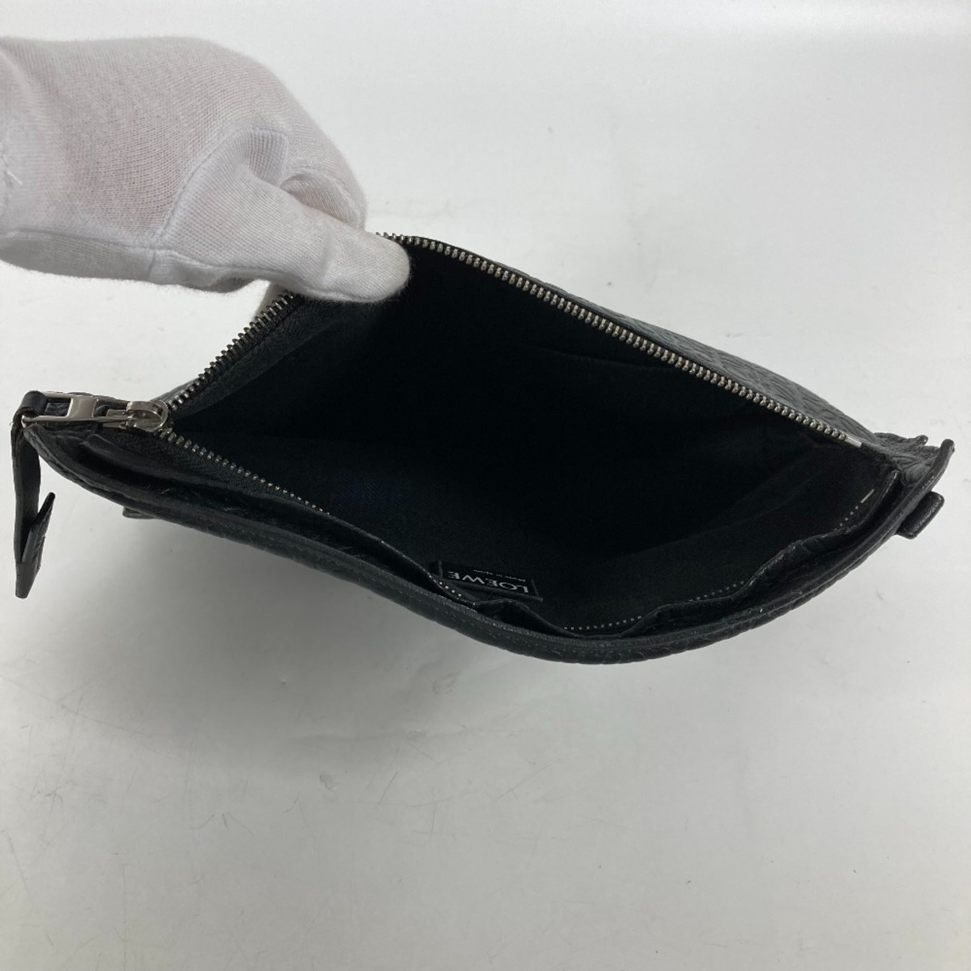 Loewe Black Leather Clutch Bag (Pre-Owned)