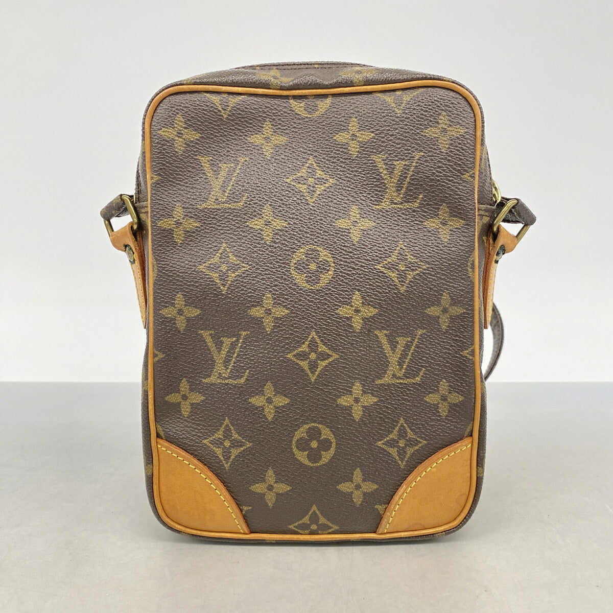 Louis Vuitton Brown Shoulder Bag (Pre-Owned)