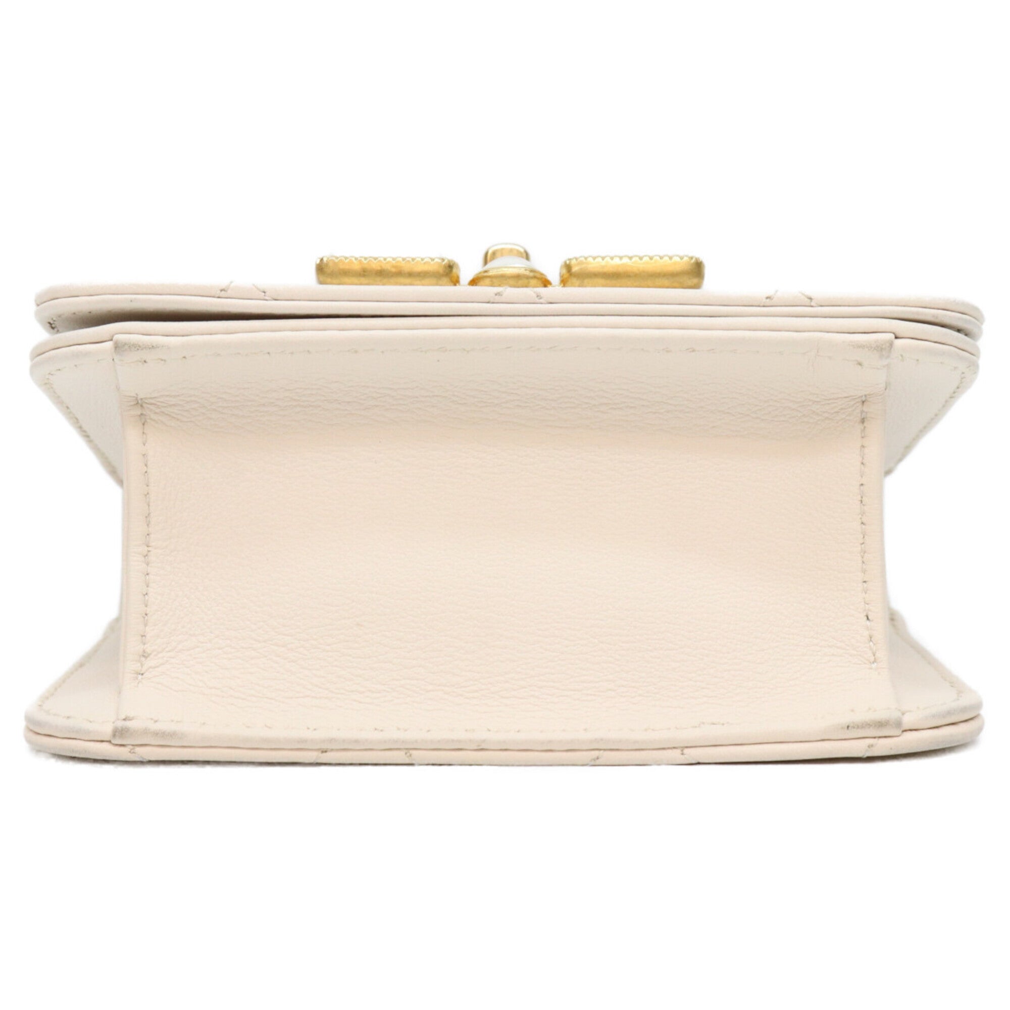 Chanel White Leather Shoulder Bag (Pre-Owned)