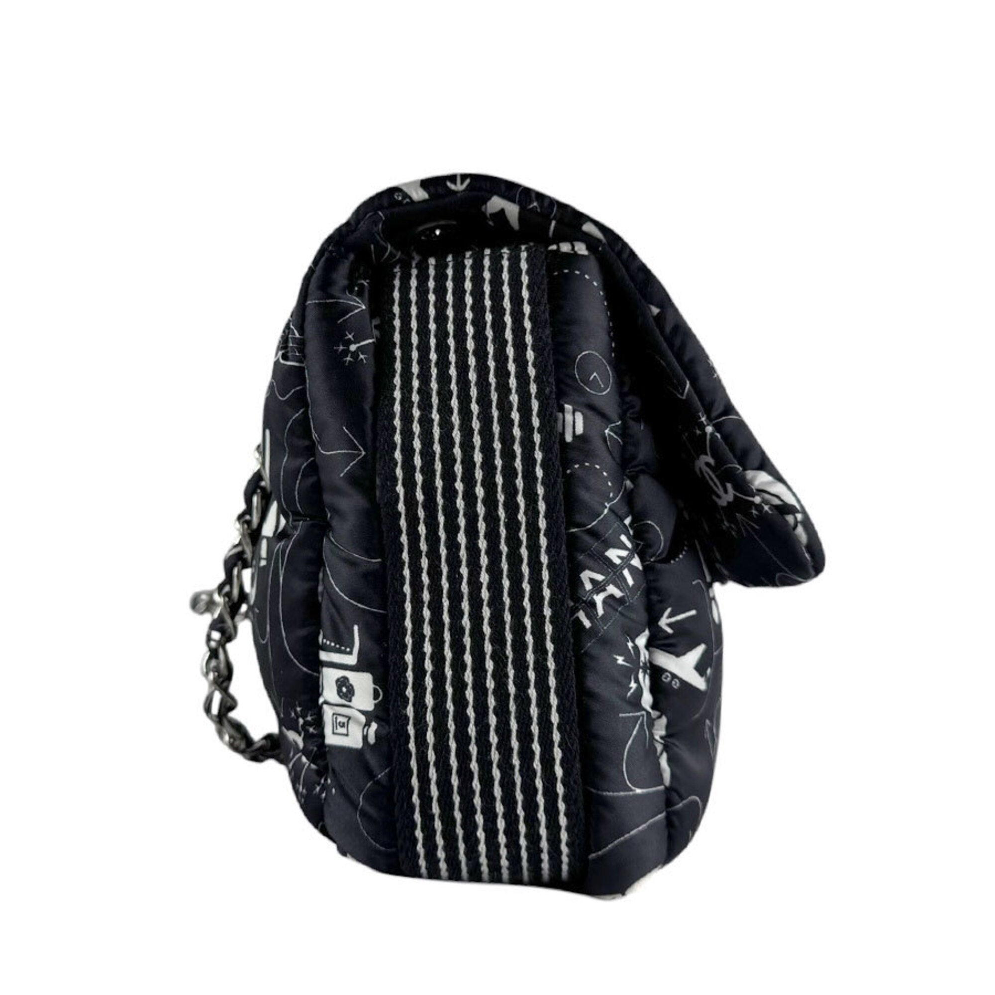 Chanel Black White Nylon Shoulder Bag (Pre-Owned)