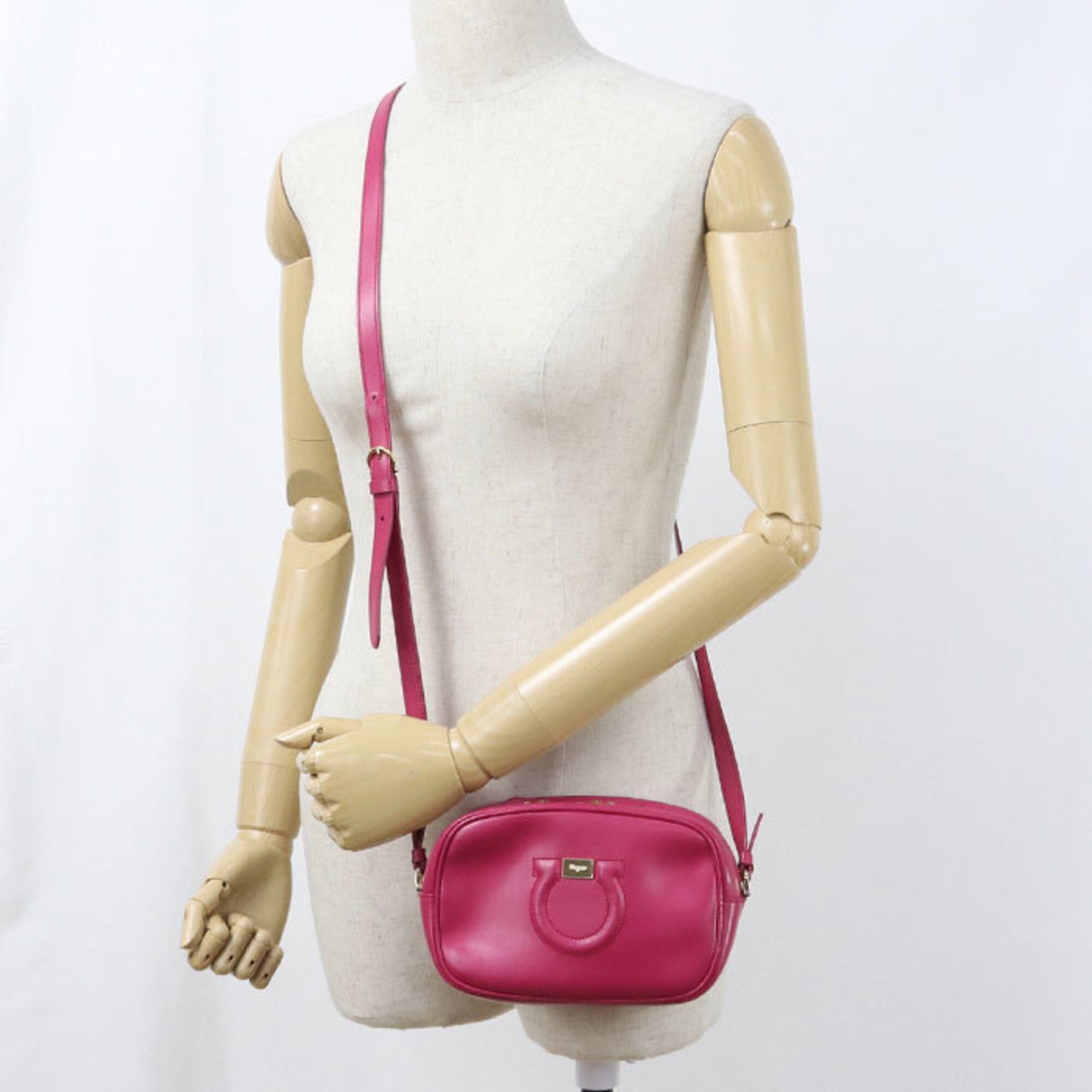 Salvatore Ferragamo Pink Leather Shoulder Bag (Pre-Owned)
