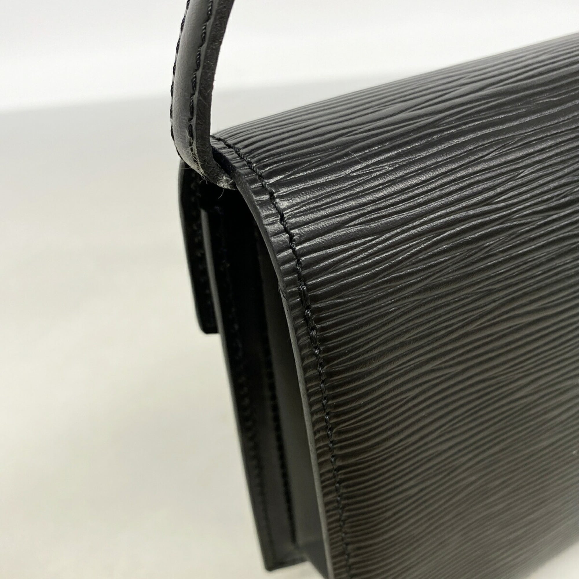 Louis Vuitton Noir Shoulder Bag (Pre-Owned)