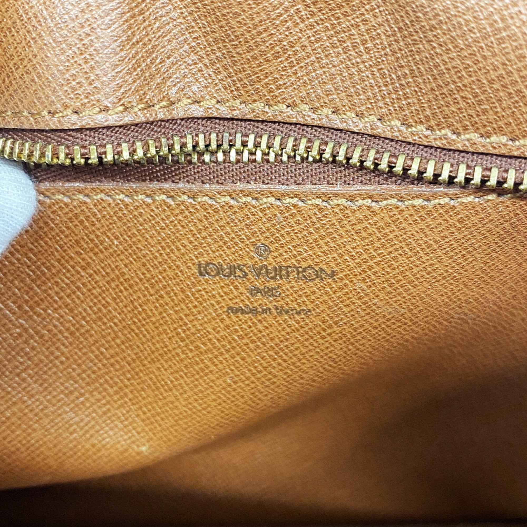 Louis Vuitton Brown Shoulder Bag (Pre-Owned)