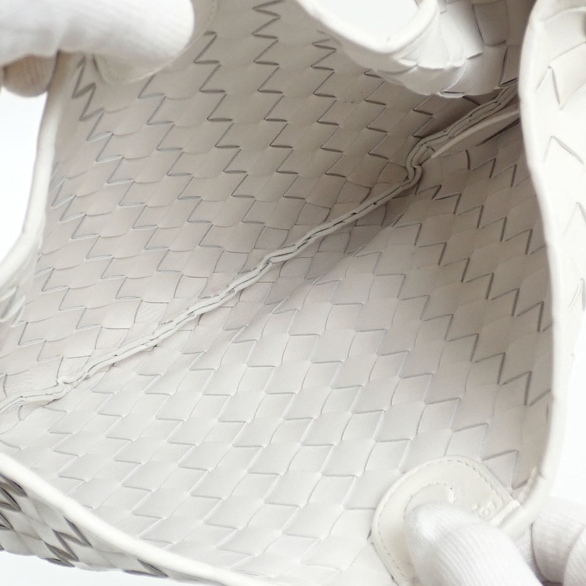 Bottega Veneta White Leather Handbag (Pre-Owned)