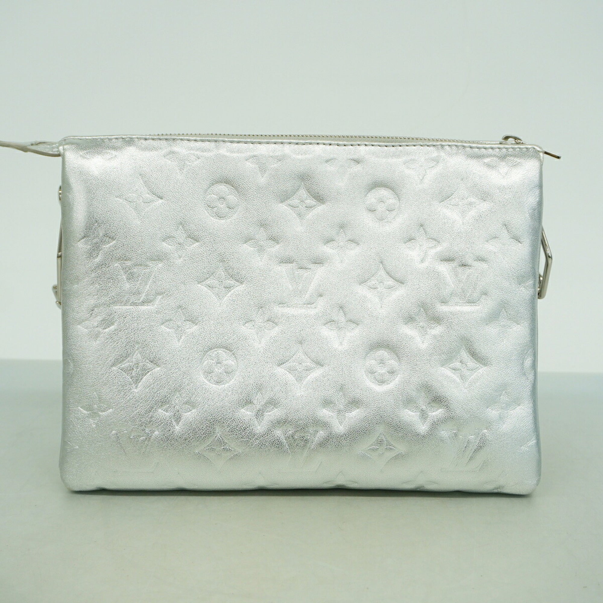 Louis Vuitton Silver Handbag (Pre-Owned)