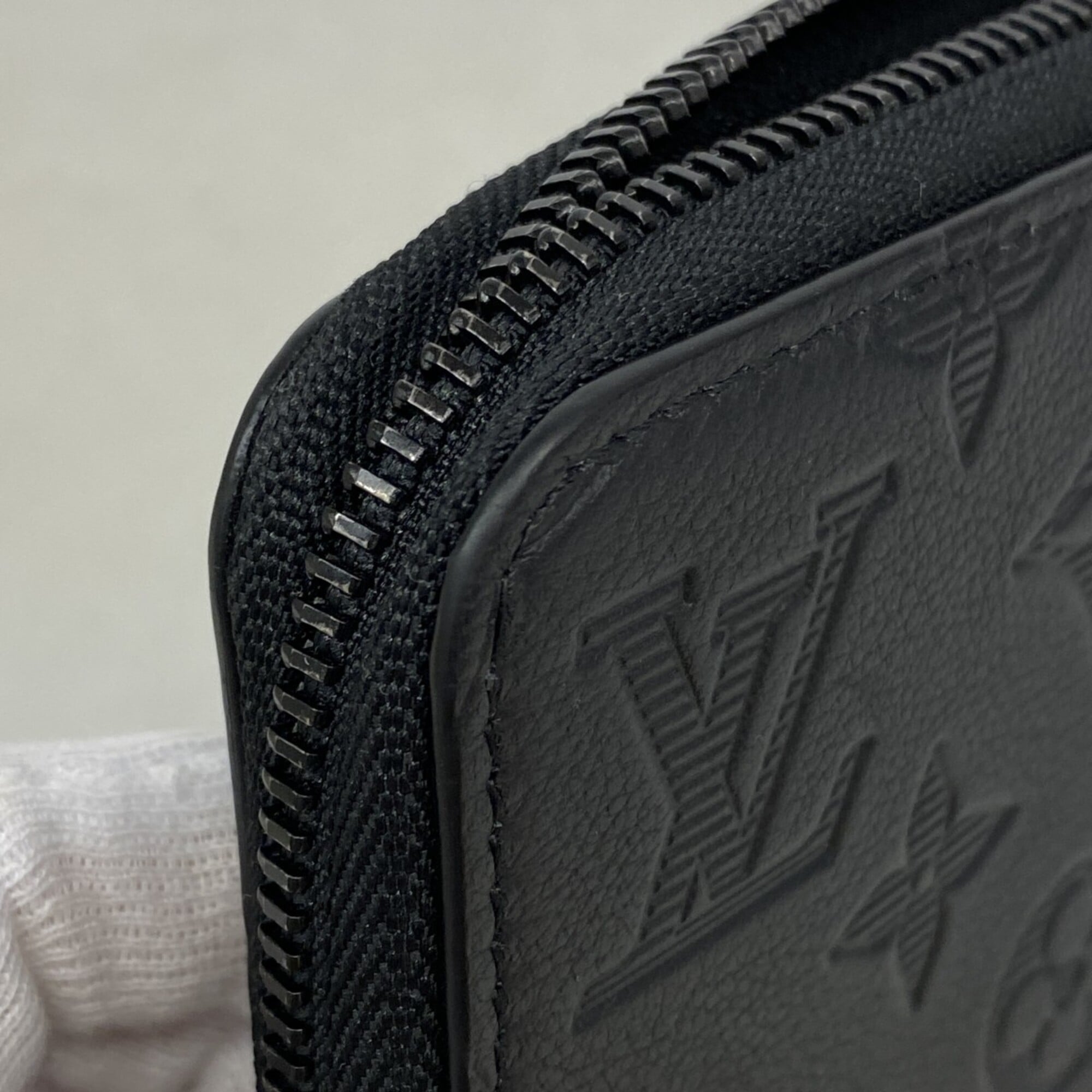 Louis Vuitton Black Long Wallet (Bi-Fold) (Pre-Owned)