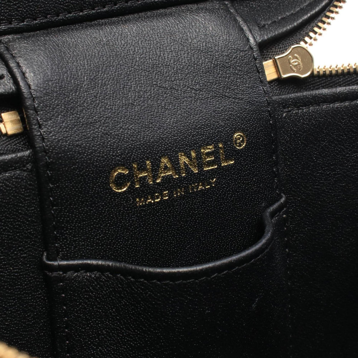 Chanel Black Grained Calfskin Handbag Shoulder Bag (Pre-Owned)