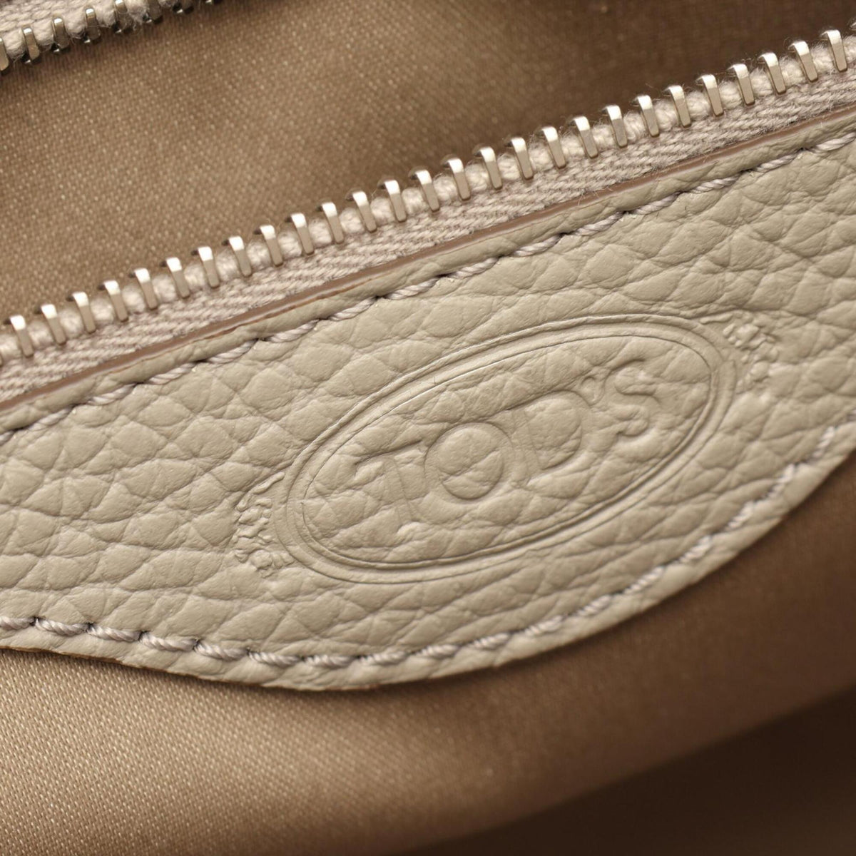 Tod's Beige Leather Tote Bag (Pre-Owned)