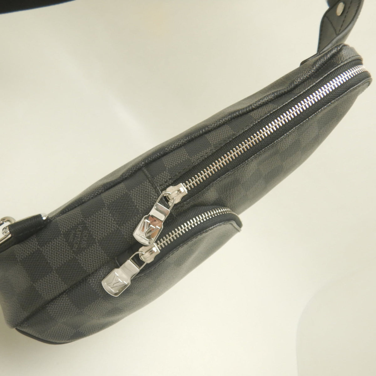 Louis Vuitton Damier Graphite Noir Damier Graphite Sling Bag (Pre-Owned)