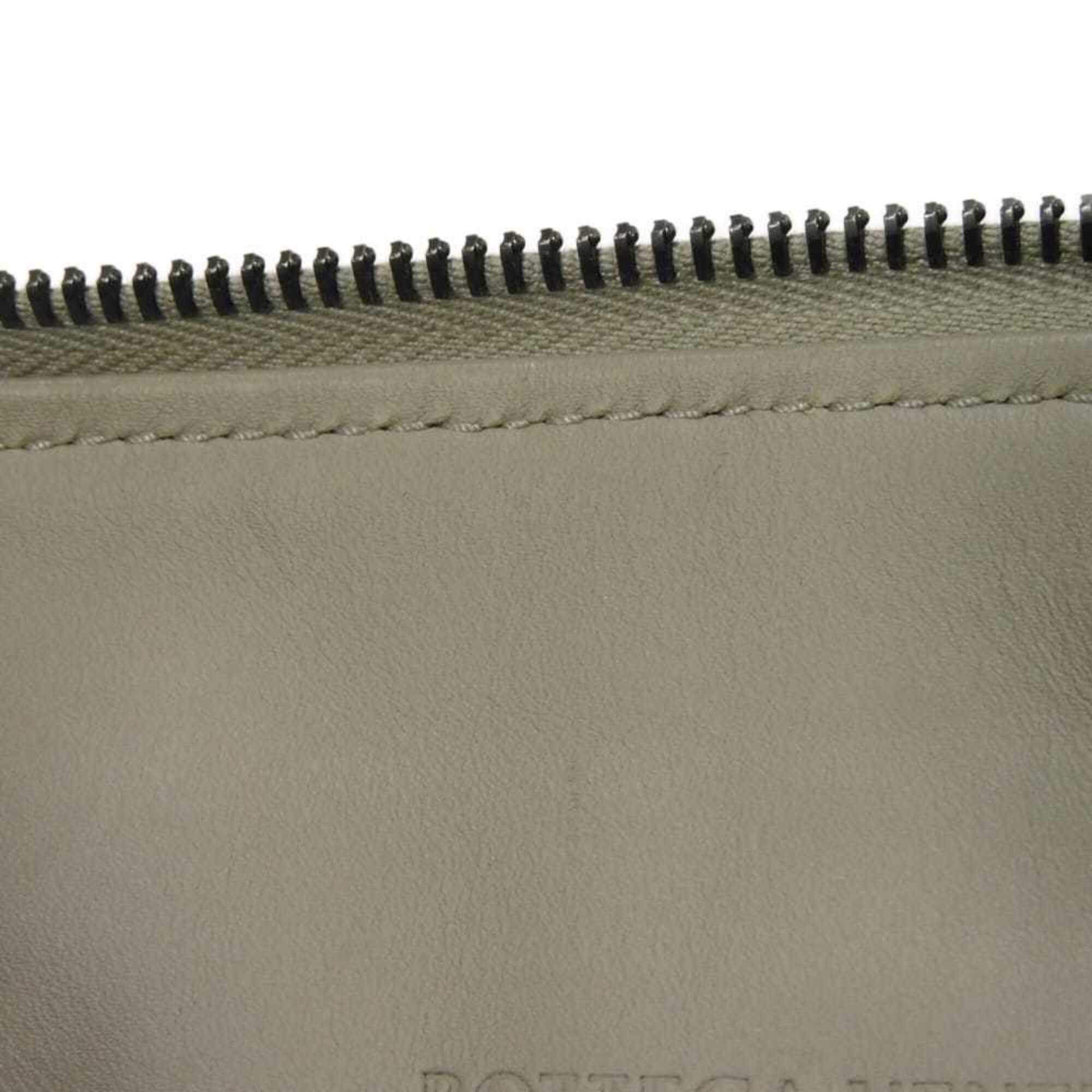 Bottega Veneta Gray Leather Clutch Bag (Pre-Owned)