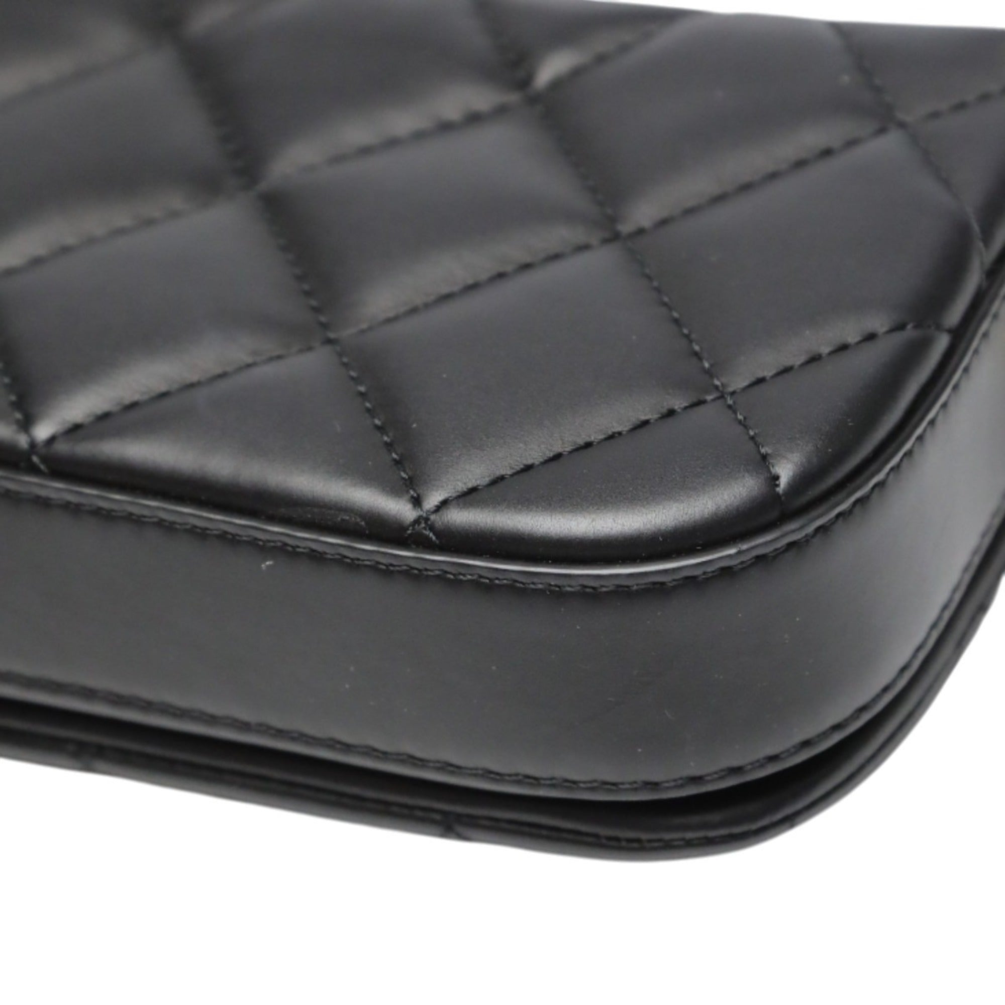 Chanel Black Leather Shoulder Bag (Pre-Owned)