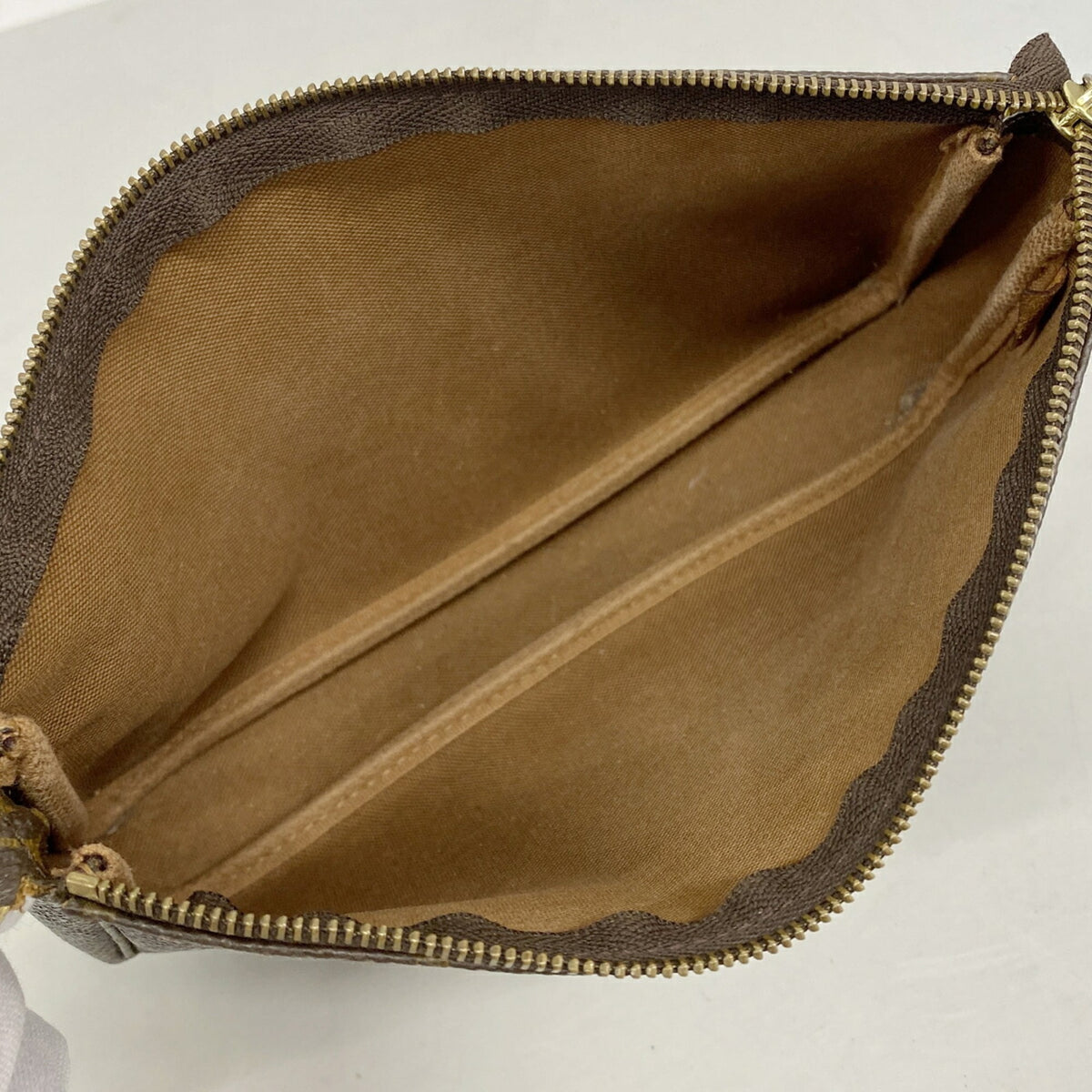 Louis Vuitton Brown Pouch (Pre-Owned)