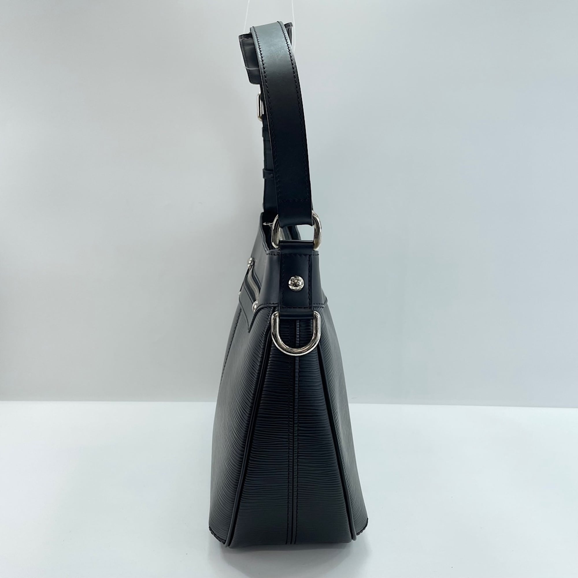 Louis Vuitton Black Shoulder Bag (Pre-Owned)