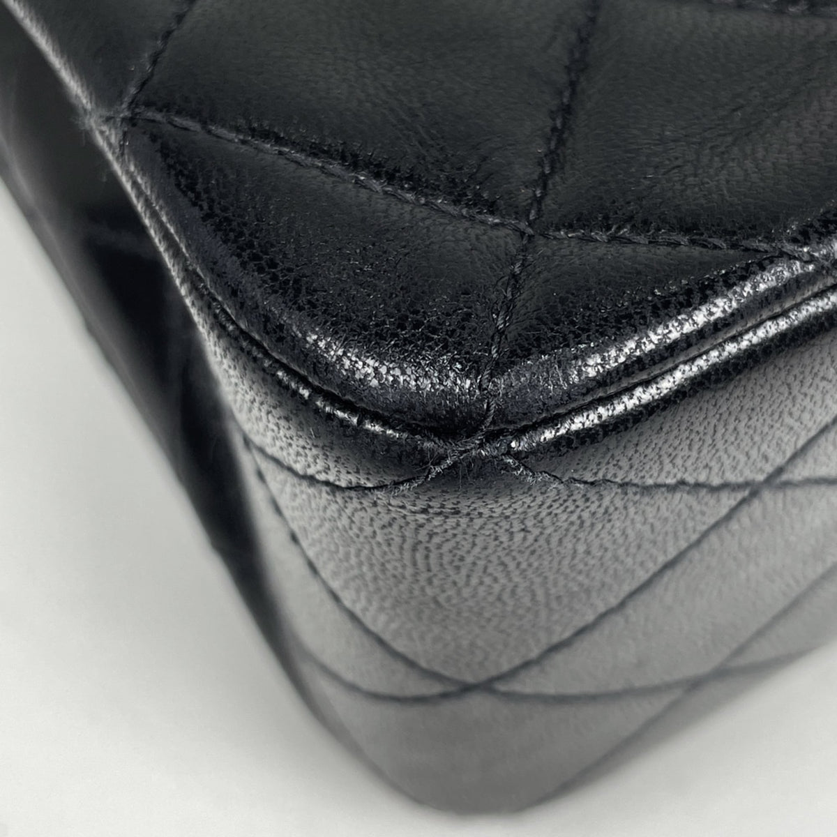 Chanel Matelasse Black Leather Shoulder Bag (Pre-Owned)