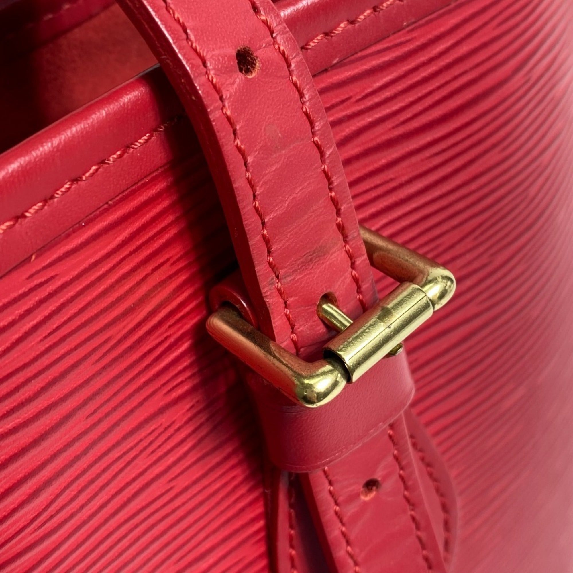 Louis Vuitton Red Color Rouge Epi Leather Pouch Shoulder Bag (Pre-Owned)