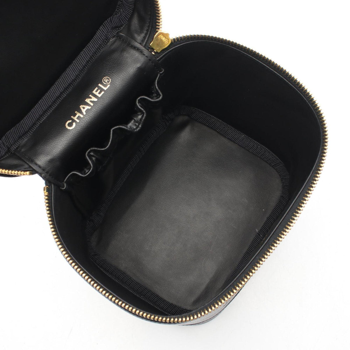 Chanel Black Grained Calfskin Handbag (Pre-Owned)