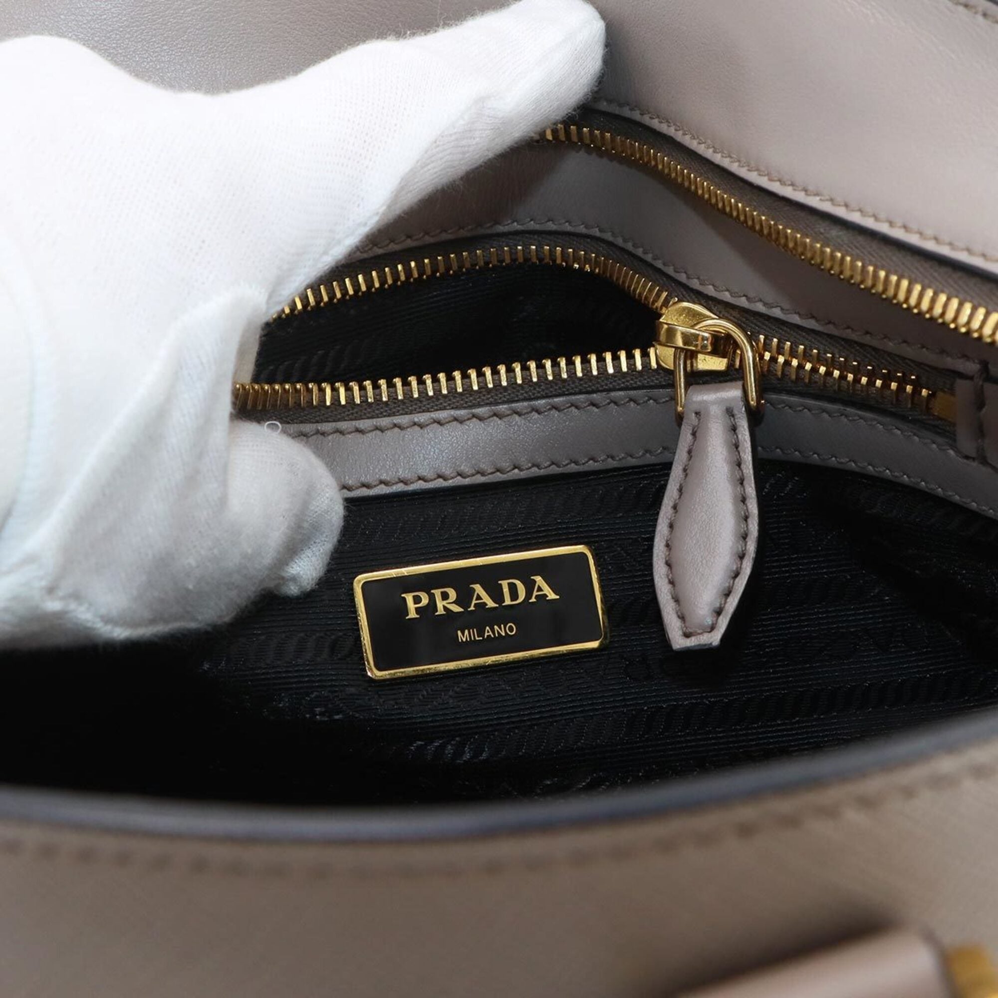 Prada Gray Saffiano Metal Handbag Shoulder Bag (Pre-Owned)