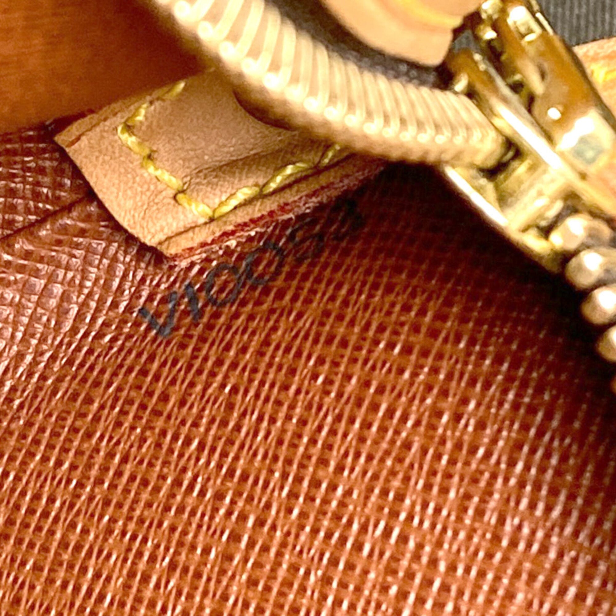 Louis Vuitton Monogram Monogram Canvas Shoulder Bag (Pre-Owned)