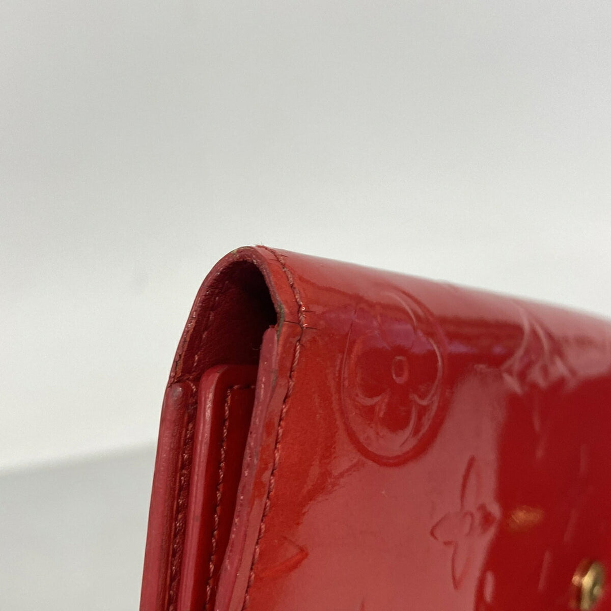 Louis Vuitton Rouge Shoulder Bag (Pre-Owned)