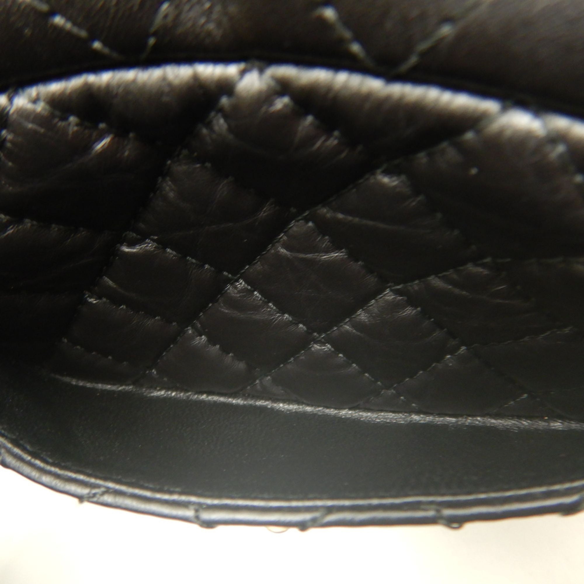 Chanel Black Leather Shoulder Bag (Pre-Owned)
