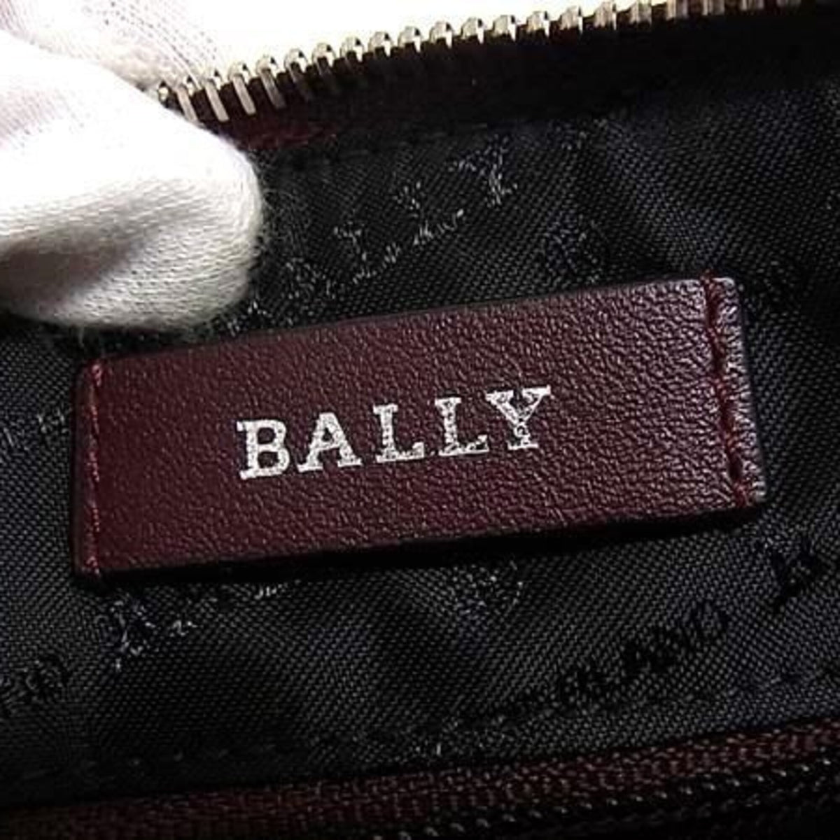 Bally Bordeaux Leather Clutch Bag (Pre-Owned)