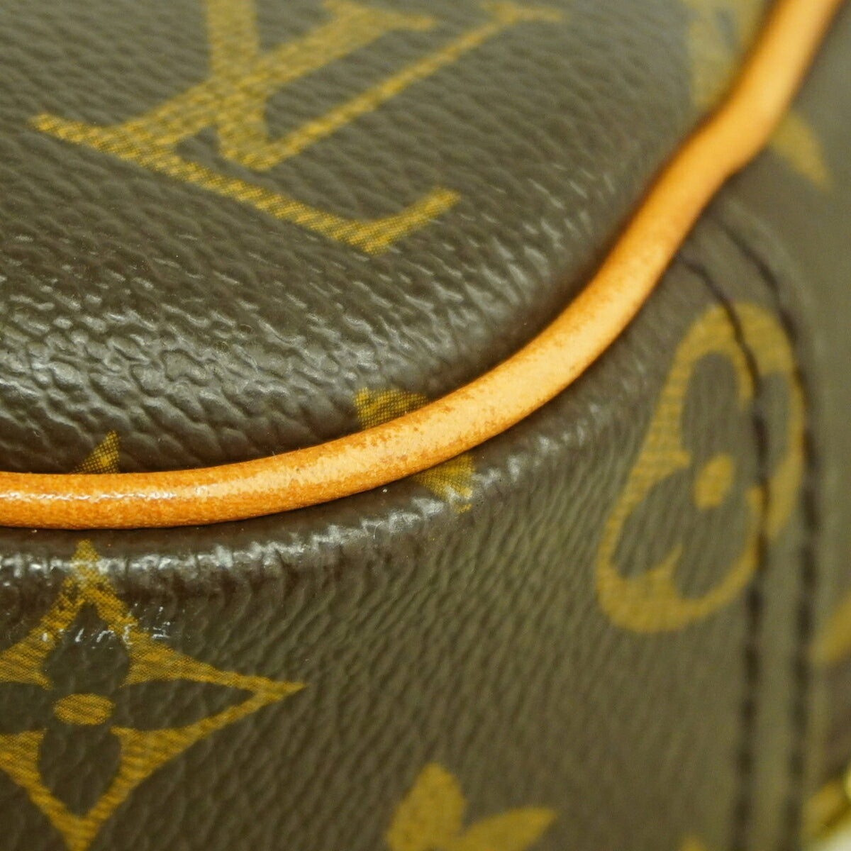 Louis Vuitton Brown Handbag (Pre-Owned)