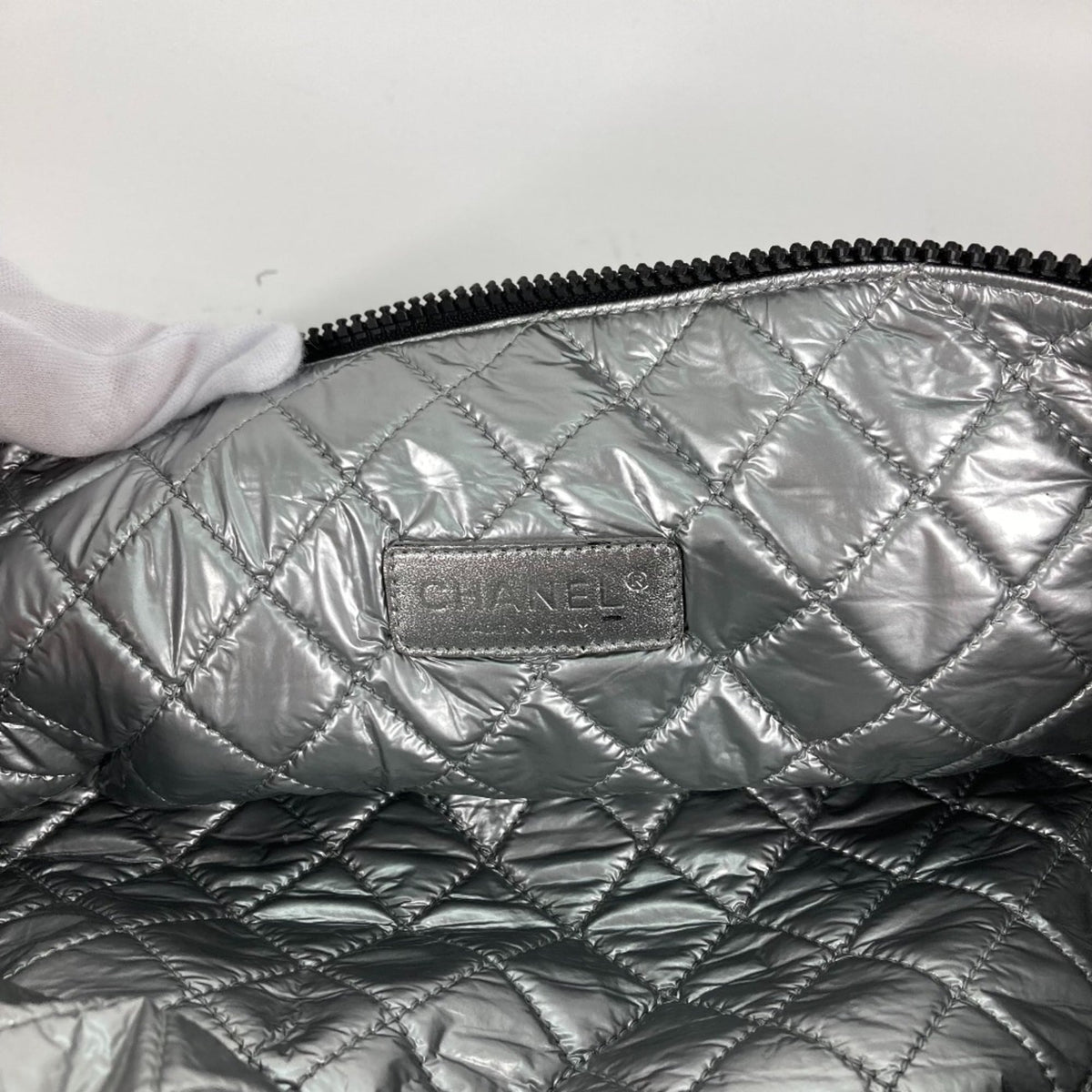 Chanel White Cloth Shoulder Bag (Pre-Owned)