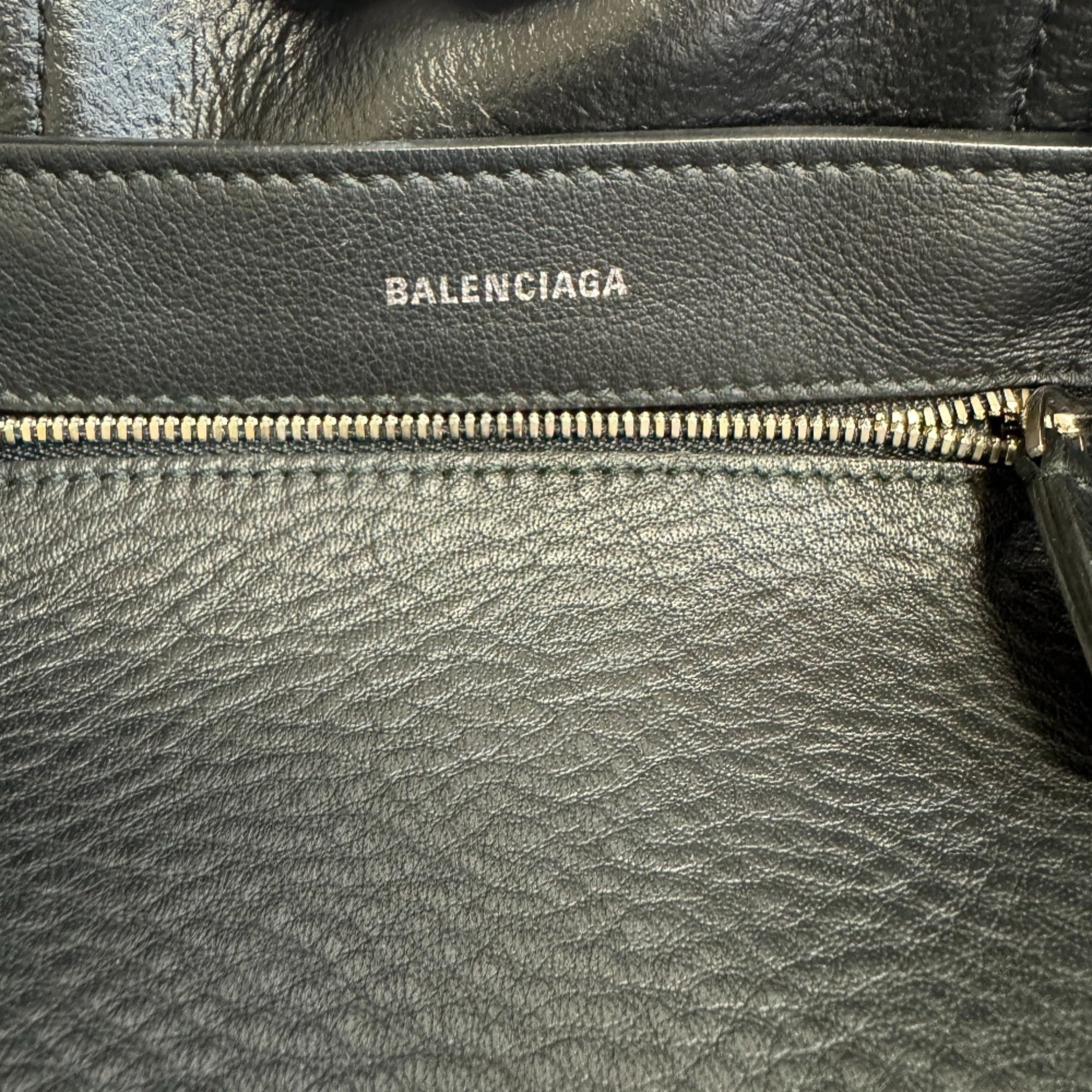 Balenciaga Black Leather Handbag (Pre-Owned)