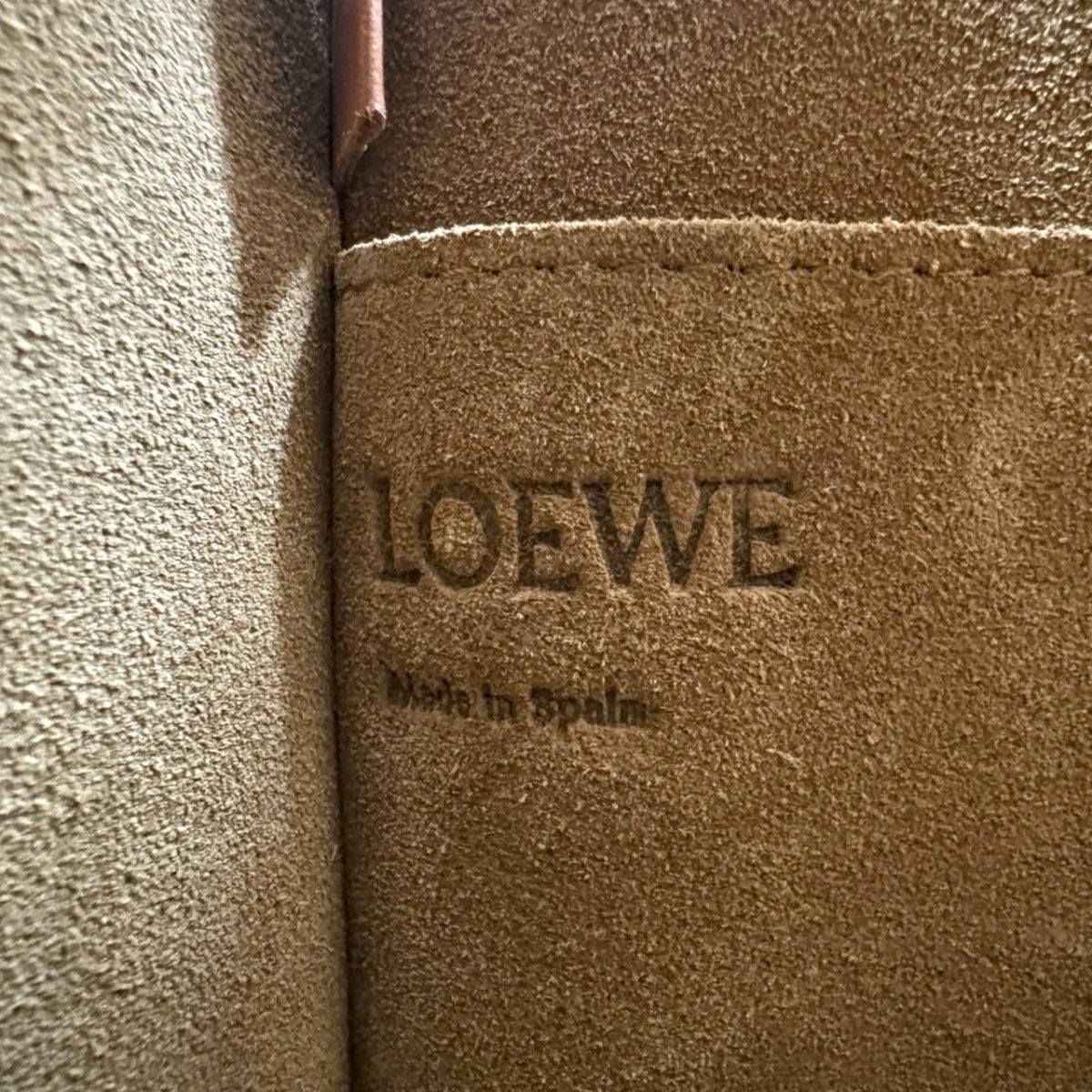 Loewe Gray Leather Shoulder Bag (Pre-Owned)