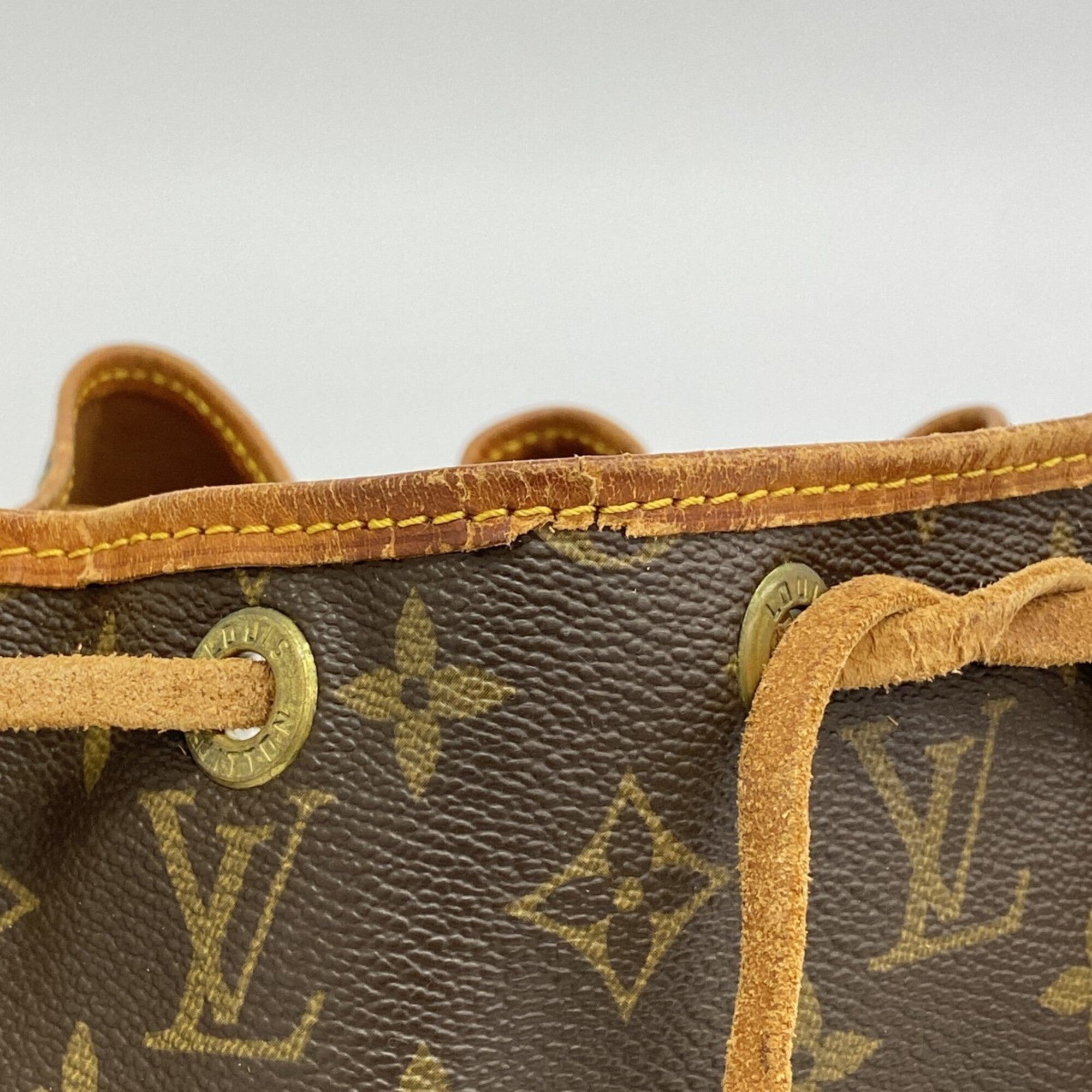 Louis Vuitton Brown Shoulder Bag (Pre-Owned)