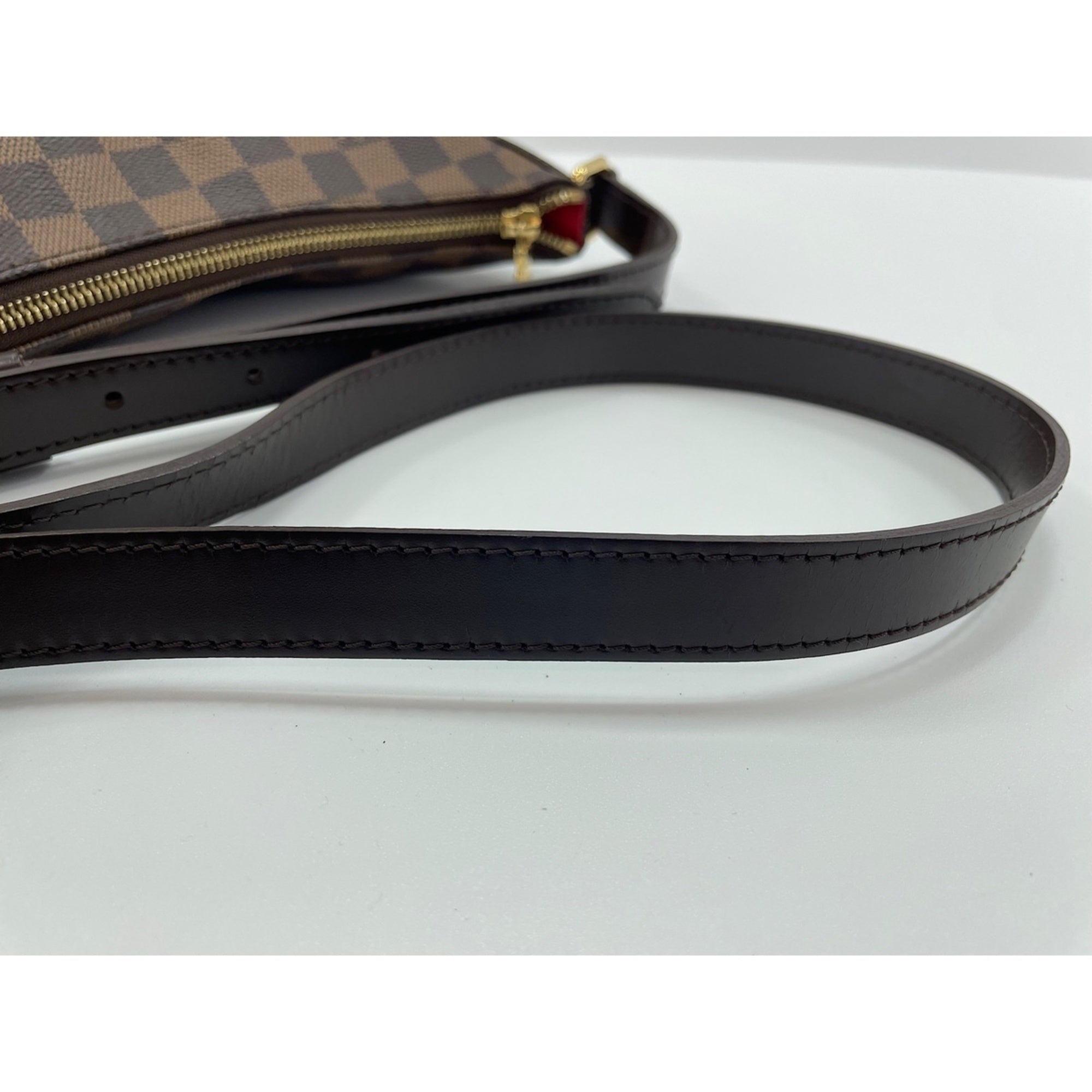 Louis Vuitton Brown Shoulder Bag (Pre-Owned)