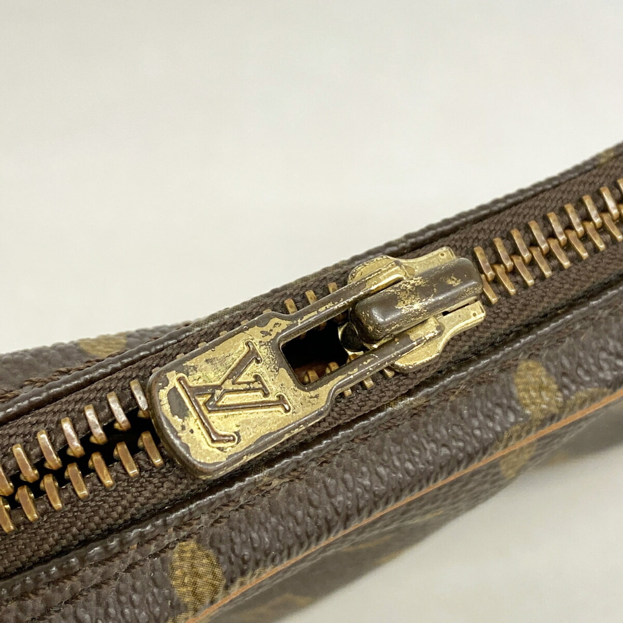 Louis Vuitton Brown Clutch Bag (Pre-Owned)