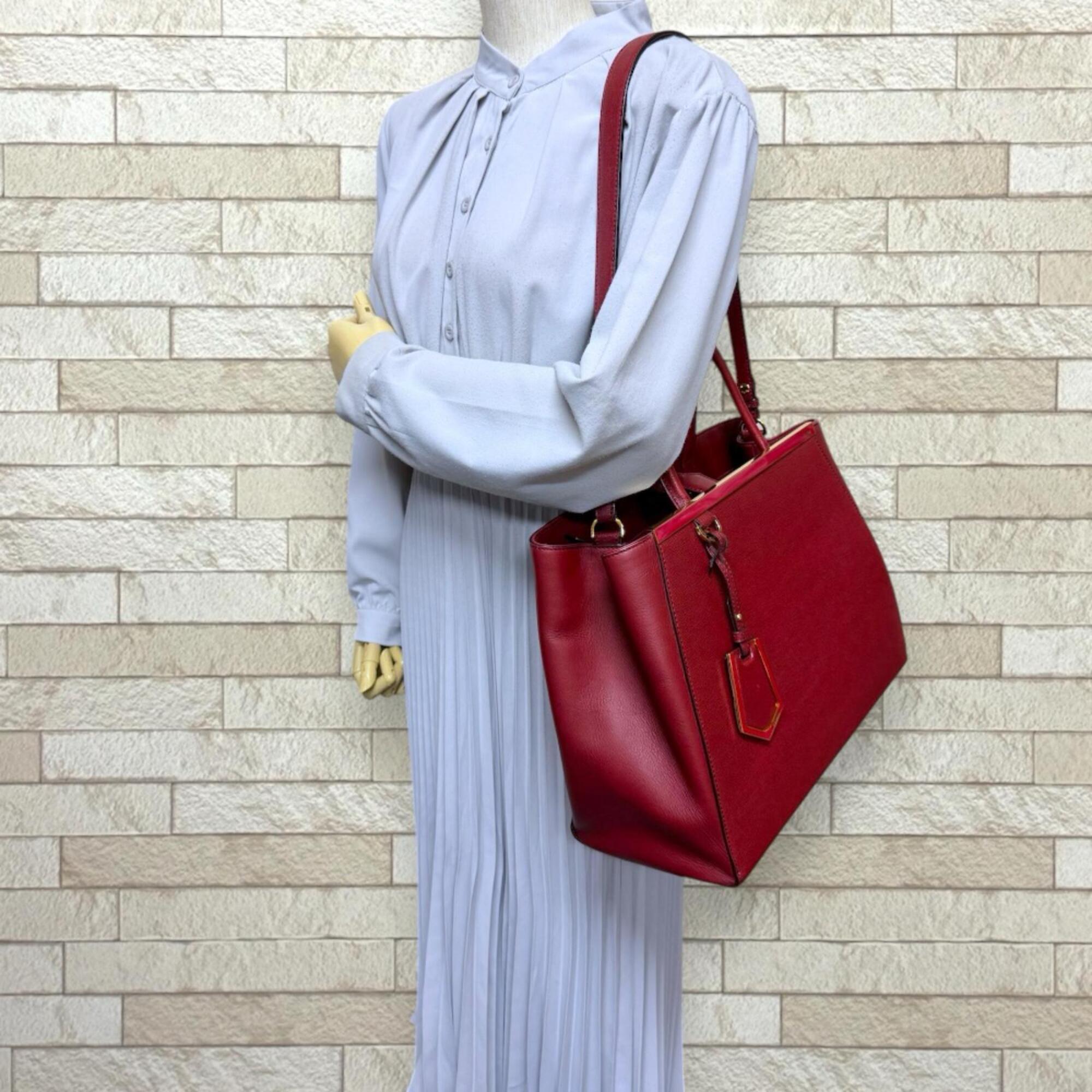 Fendi Red Color White Leather Shoulder Bag (Pre-Owned)