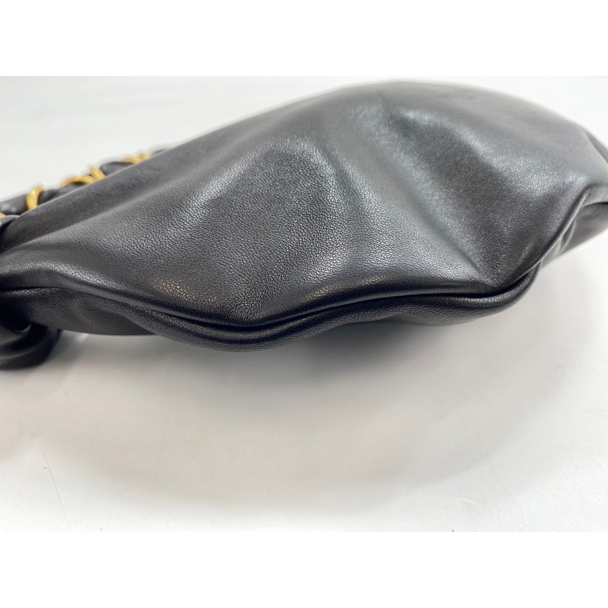Yves Saint Laurent Black Handbag (Pre-Owned)