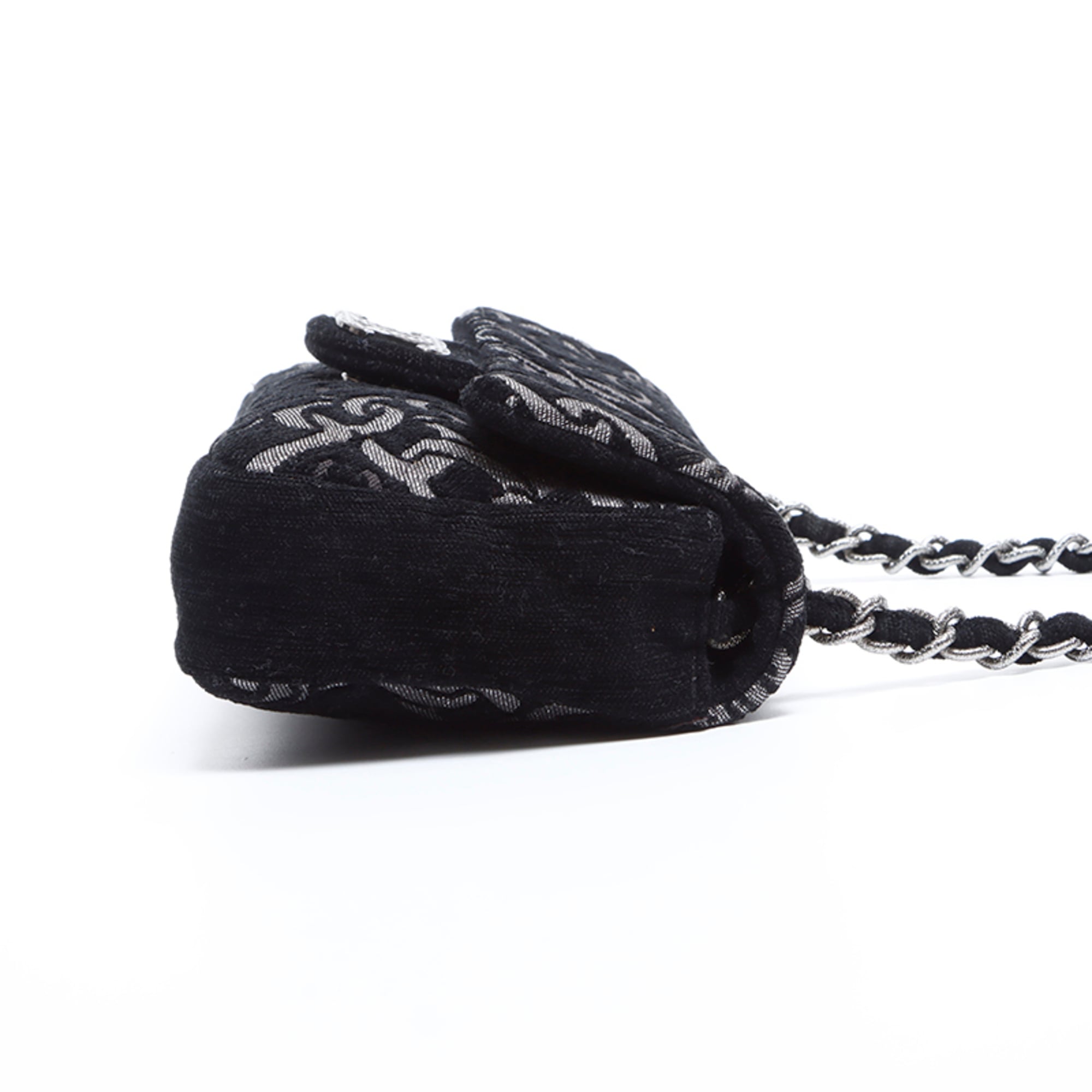 Chanel Black Embroidery Handbag (Pre-Owned)