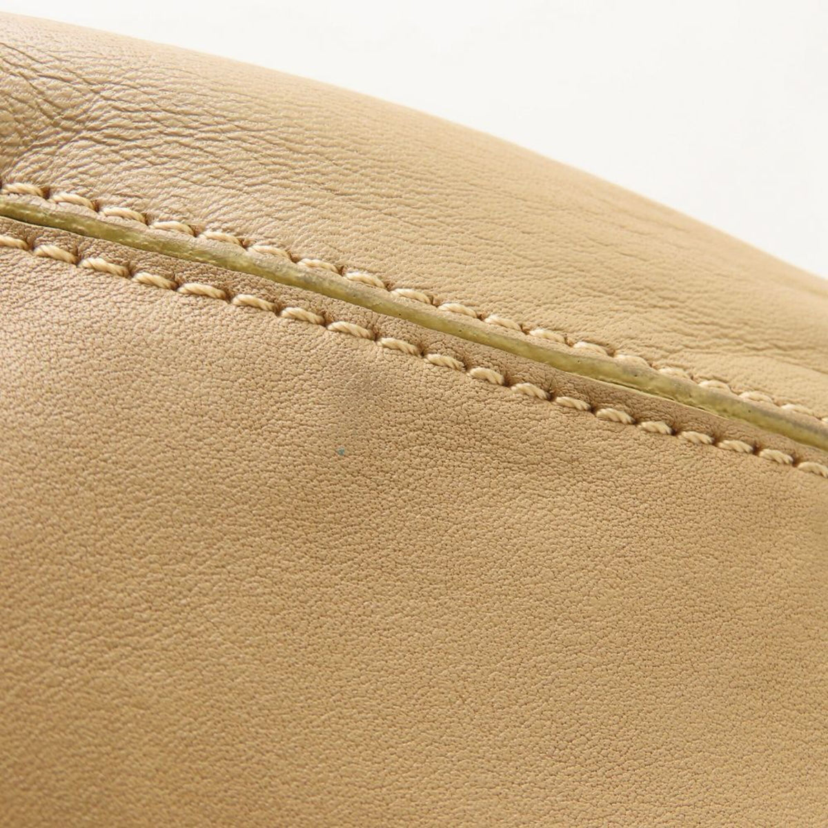 Tod's Beige Leather Handbag (Pre-Owned)