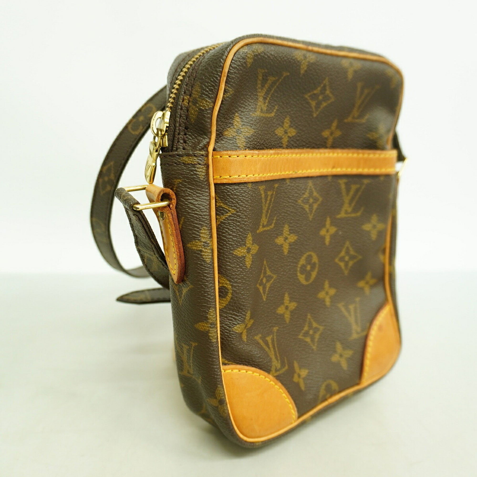 Louis Vuitton Brown Shoulder Bag (Pre-Owned)