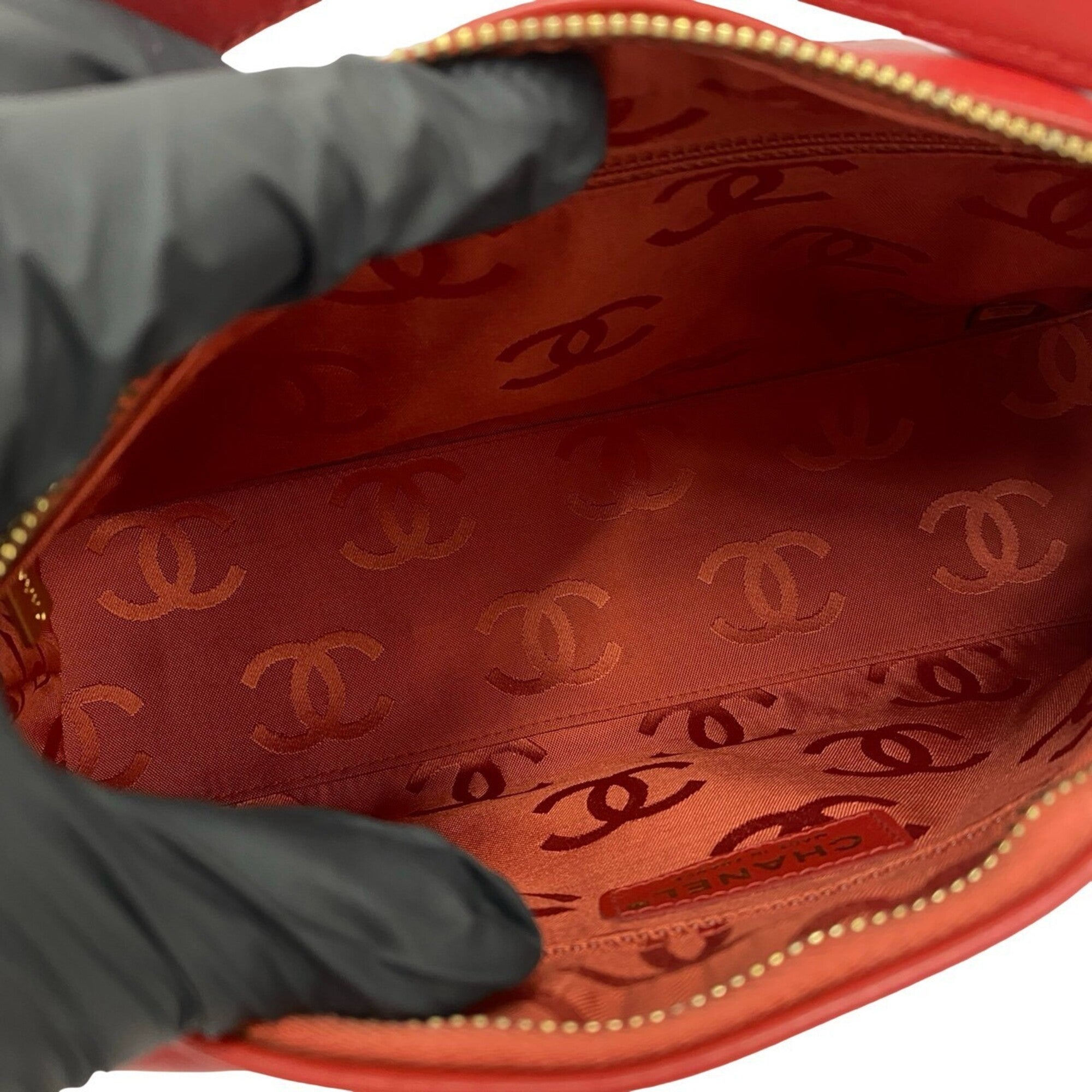 Chanel Red Color Leather Handbag (Pre-Owned)