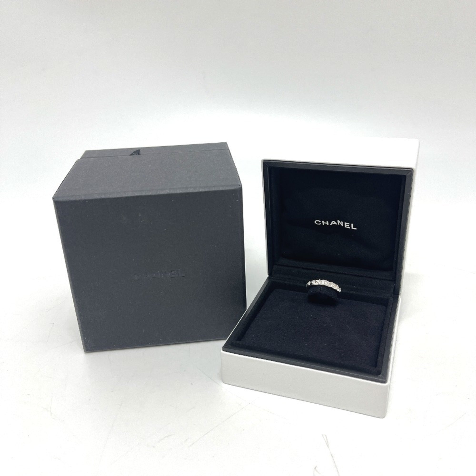 Chanel White Gold White Gold (18K) Band Ring (Pre-Owned)