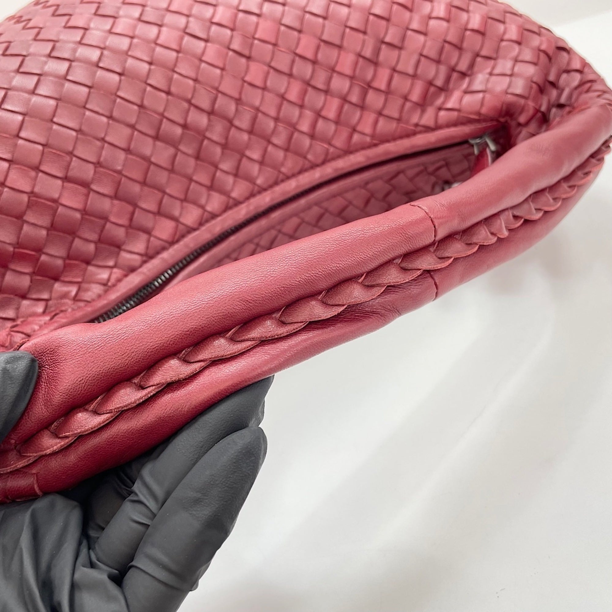 Bottega Veneta Red Color Leather Shoulder Bag (Pre-Owned)