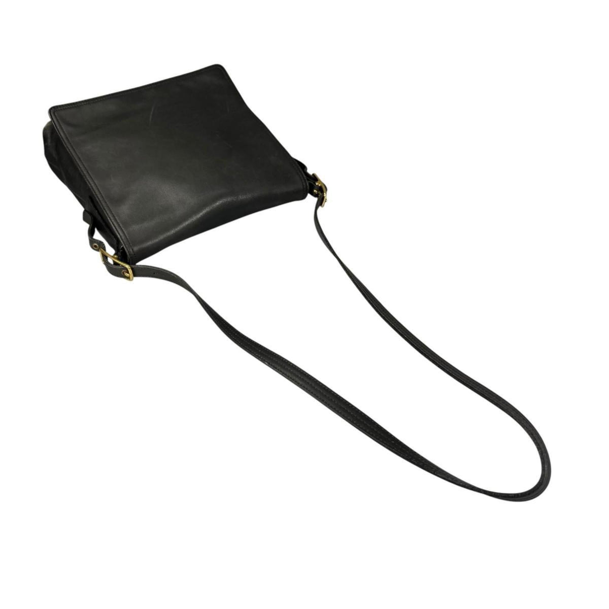 Coach Black Leather Shoulder Bag (Pre-Owned)