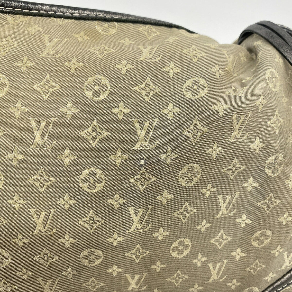Louis Vuitton Platine Shoulder Bag (Pre-Owned)