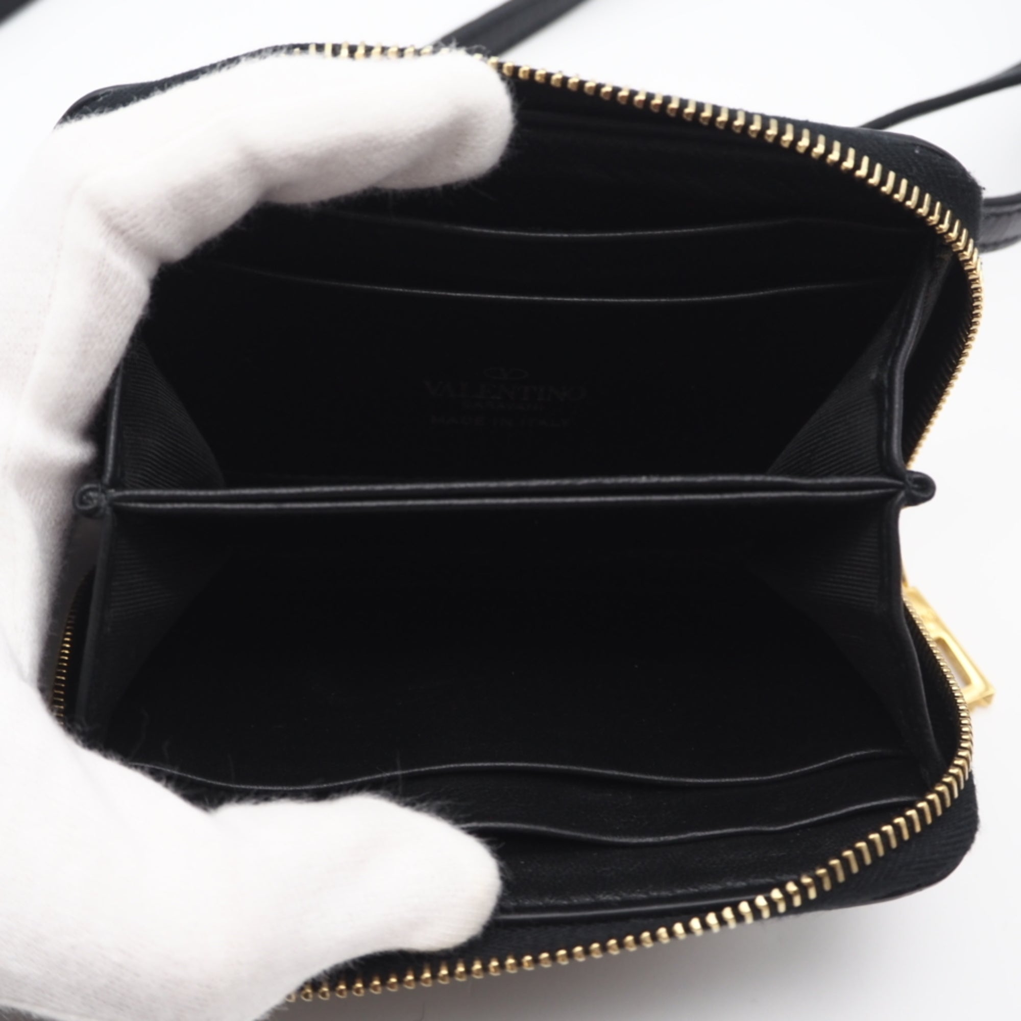 Valentino Black Leather Shoulder Bag (Pre-Owned)